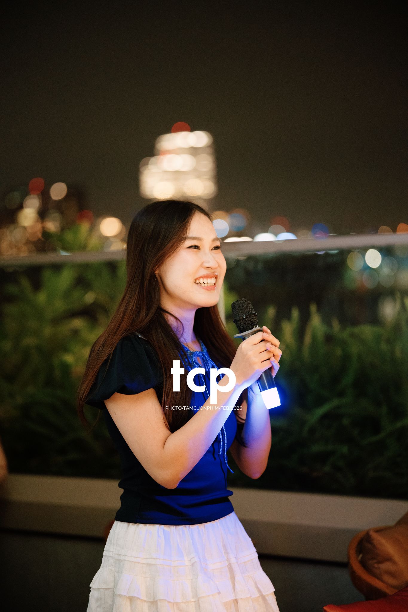 Tám Cuộn Phim - Chiếc micro được chuyền tay và lời chúc cuối năm