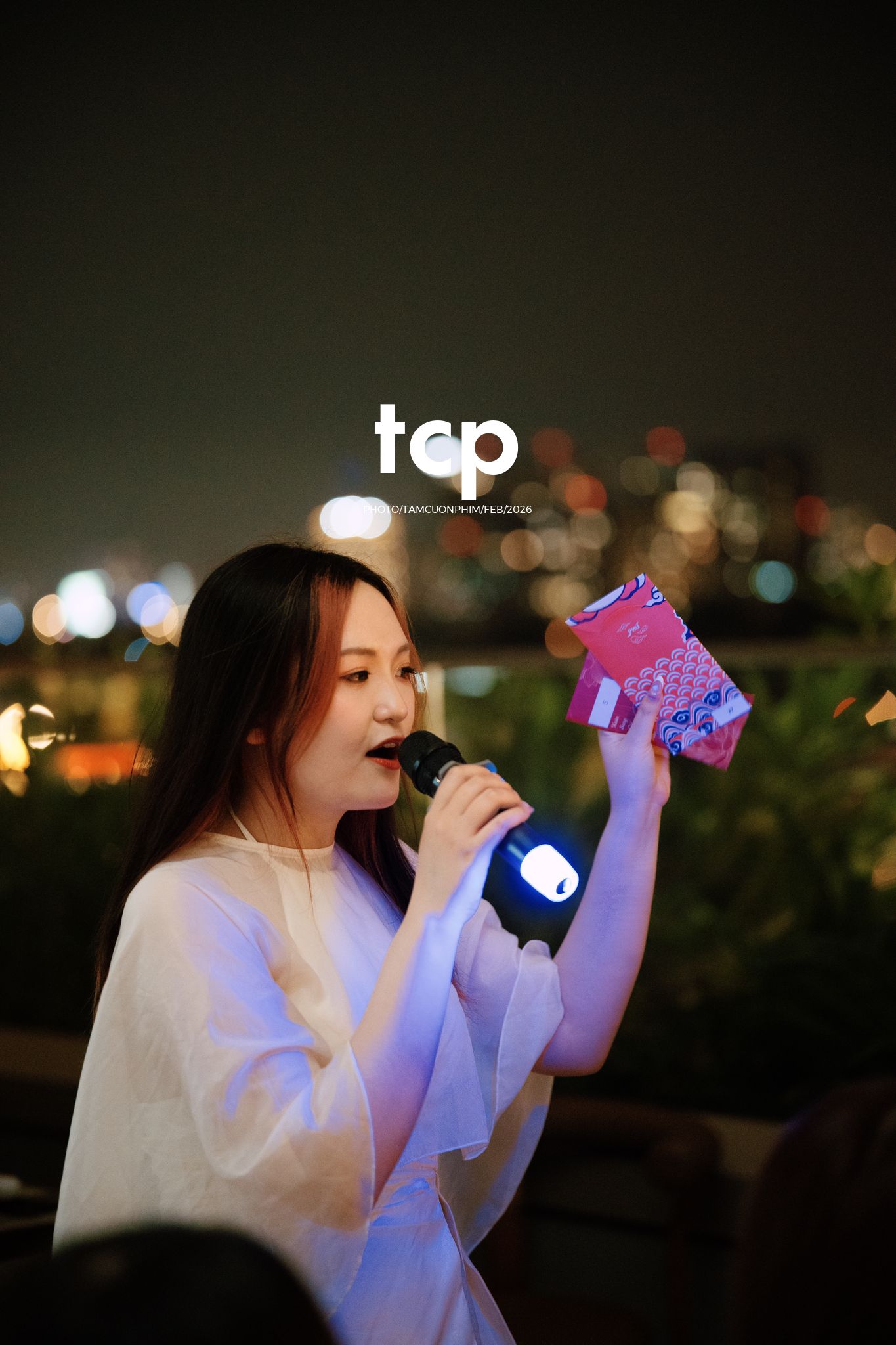 Tám Cuộn Phim - Chiếc micro được chuyền tay và lời chúc cuối năm