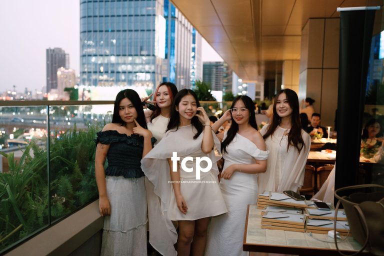 Tám Cuộn Phim - Chiếc micro được chuyền tay và lời chúc cuối năm
