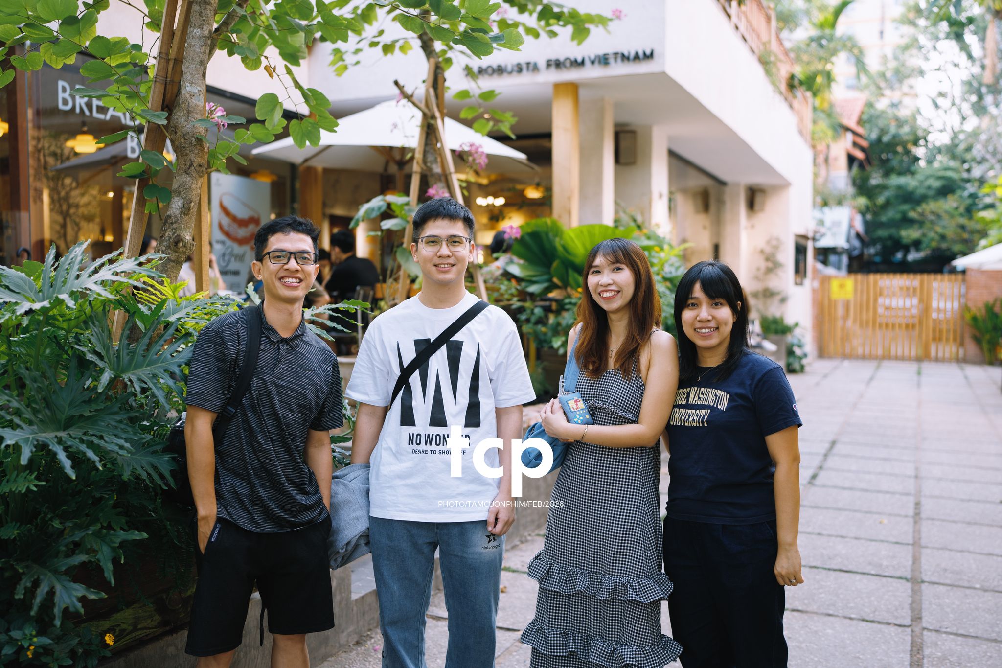 Tám Cuộn Phim - Gói trọn những dư vị ngọt ngào của ngày đầu năm