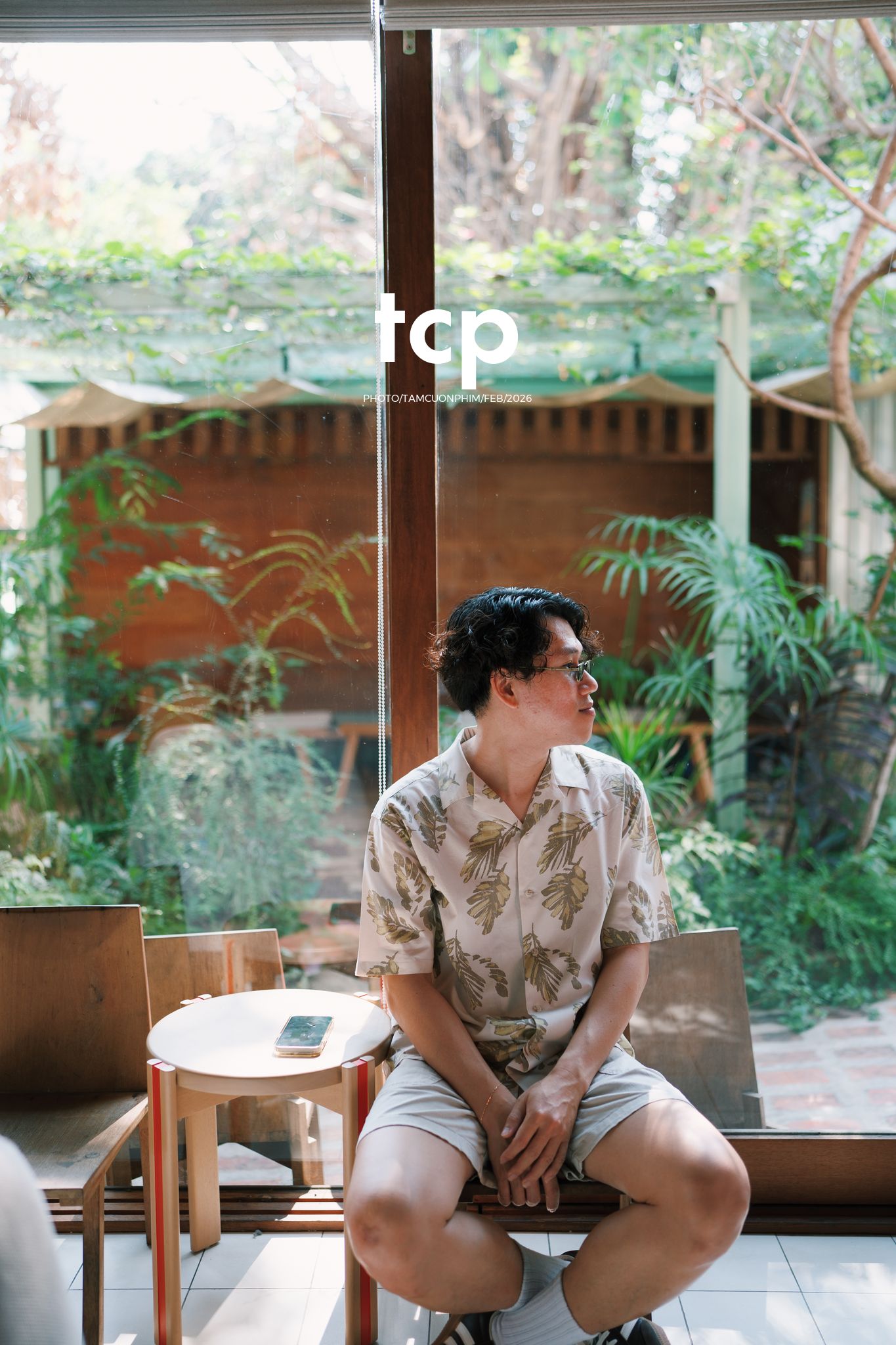 Tám Cuộn Phim - Ly cà phê còn vơi phân nửa giữa phố thị