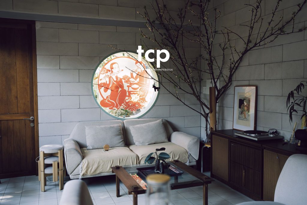 Tám Cuộn Phim - Ly cà phê còn vơi phân nửa giữa phố thị