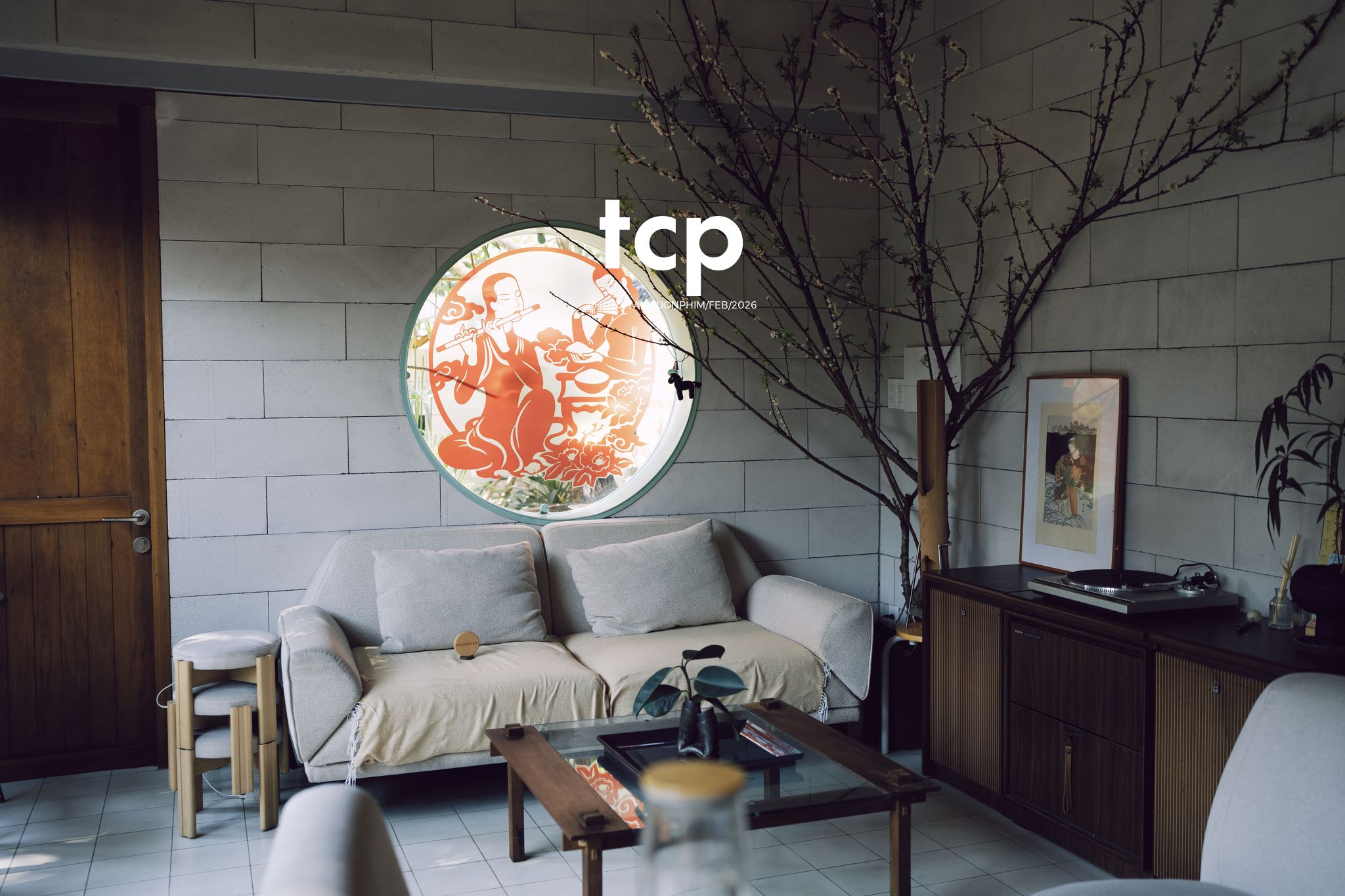 Tám Cuộn Phim - Ly cà phê còn vơi phân nửa giữa phố thị