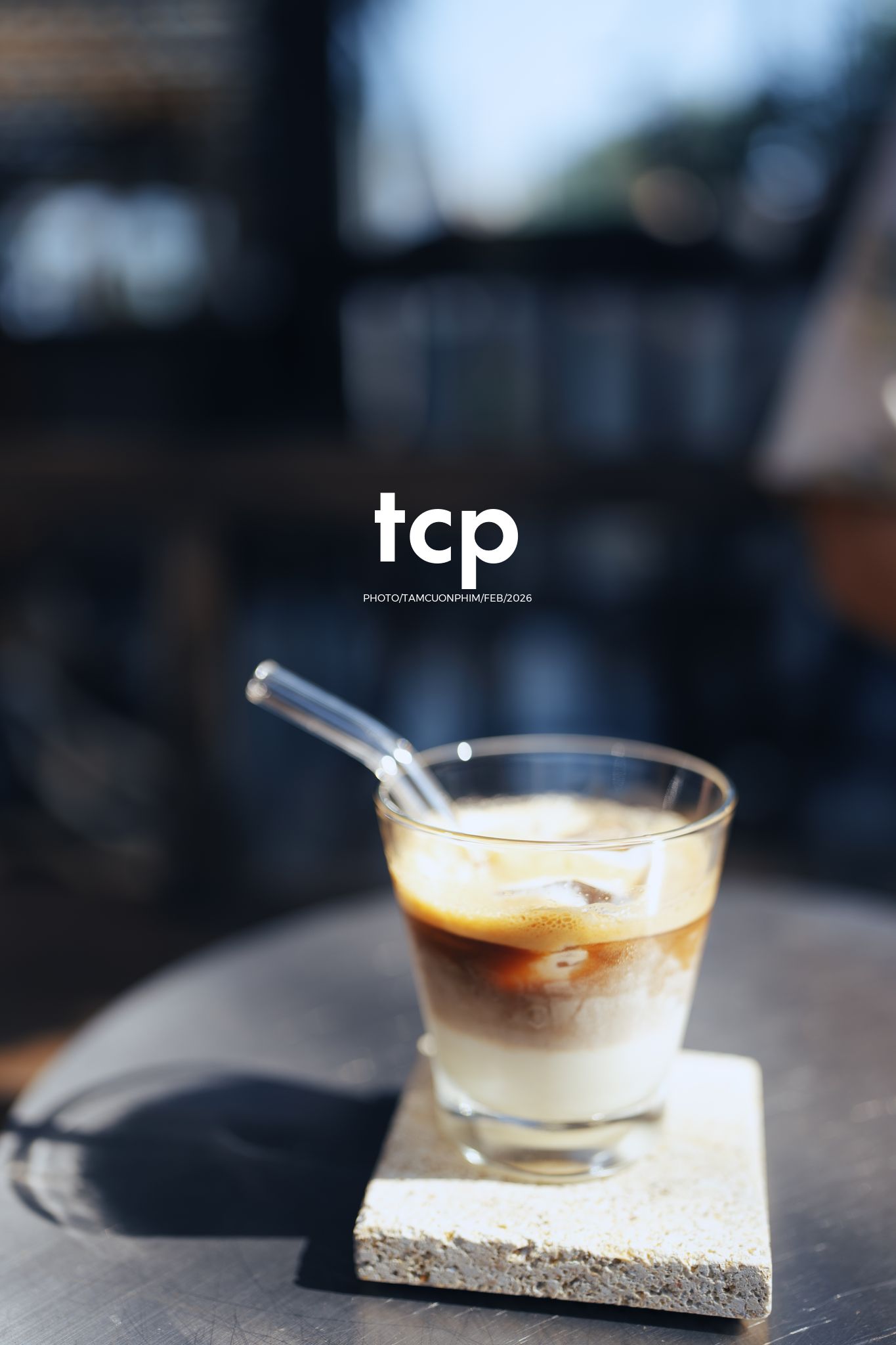 Tám Cuộn Phim - Ly cà phê còn vơi phân nửa giữa phố thị