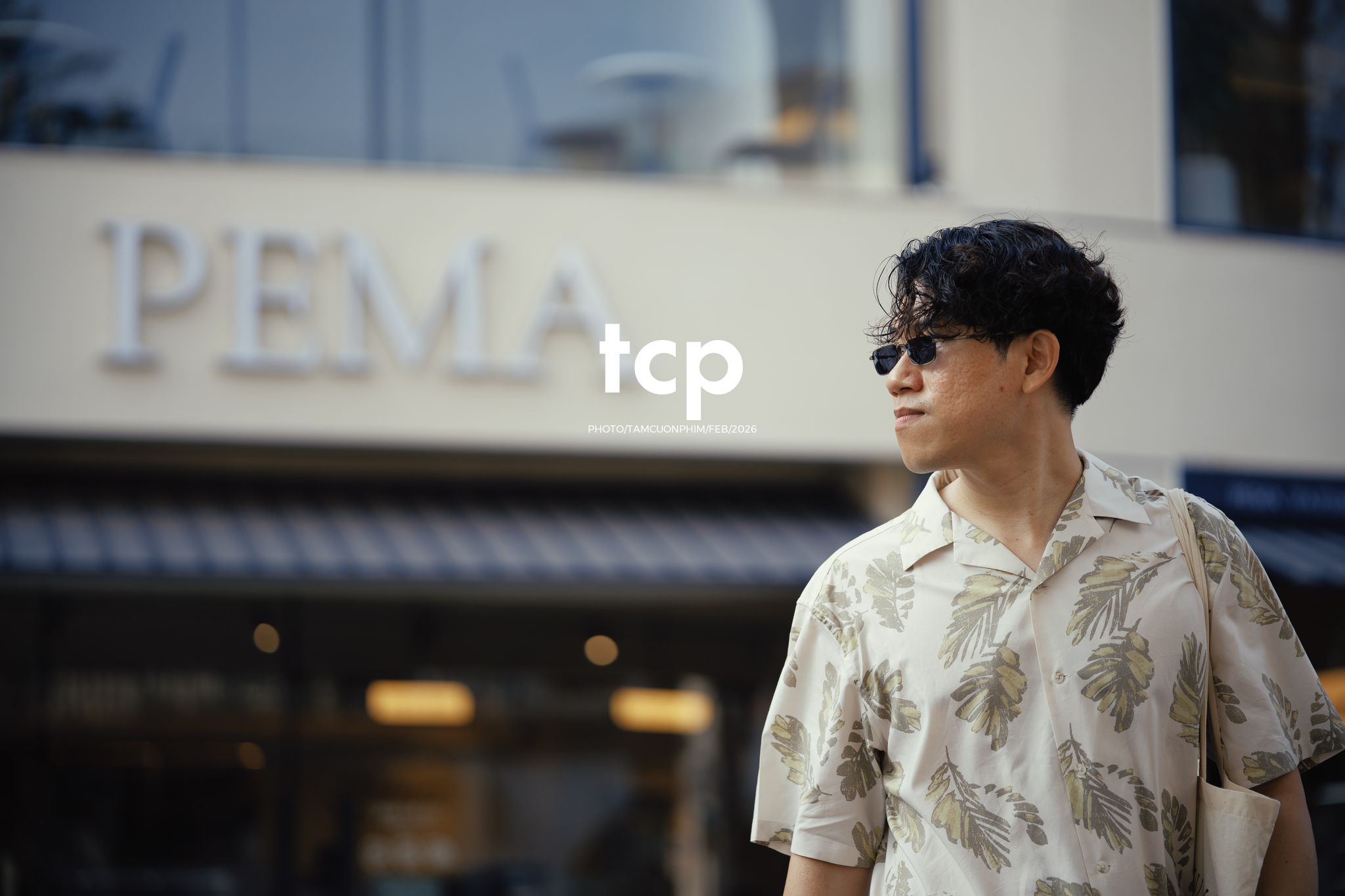 Tám Cuộn Phim - Ly cà phê còn vơi phân nửa giữa phố thị