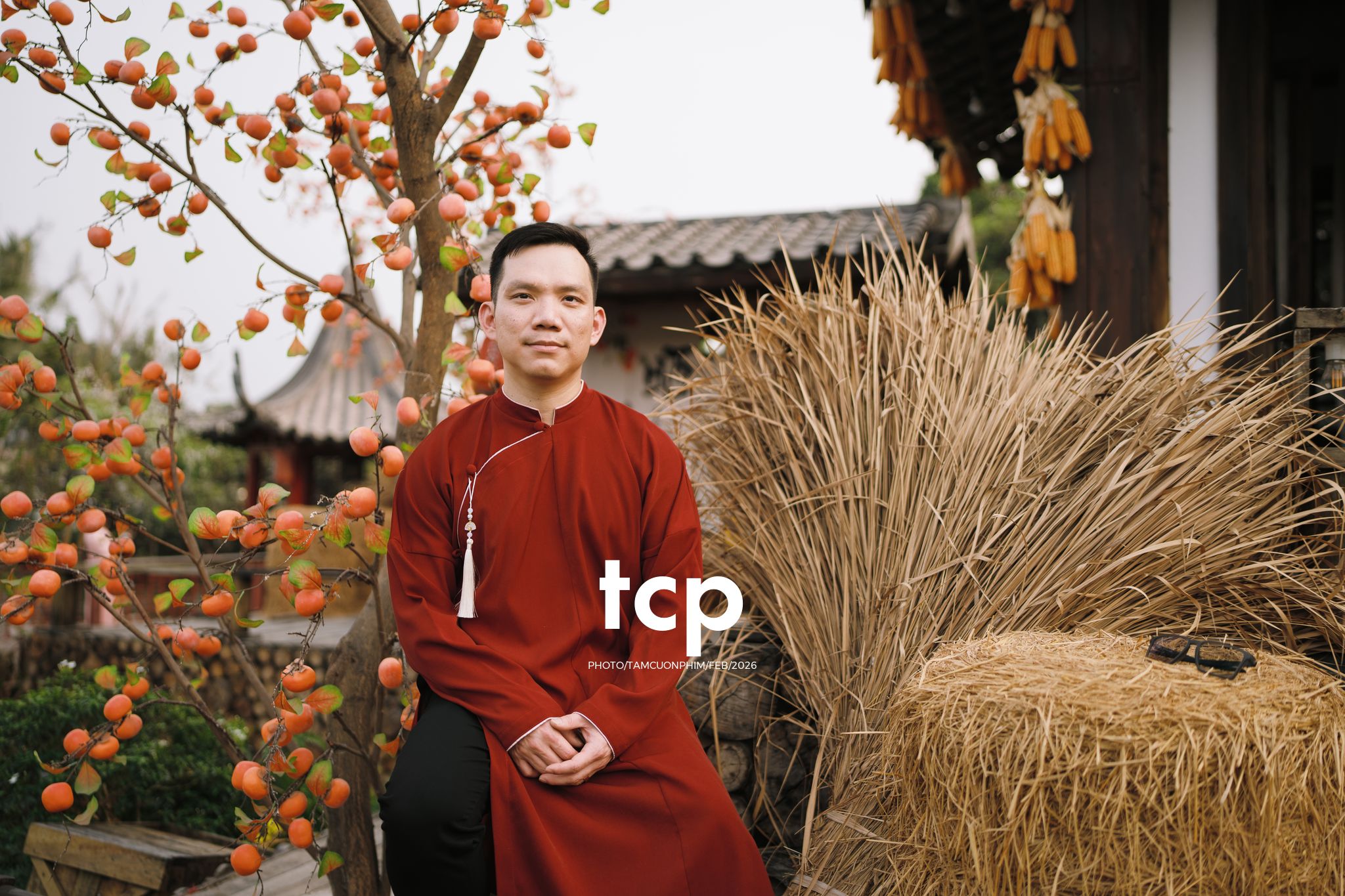 Tám Cuộn Phim - Nét mực vừa dứt trên mặt giấy dó