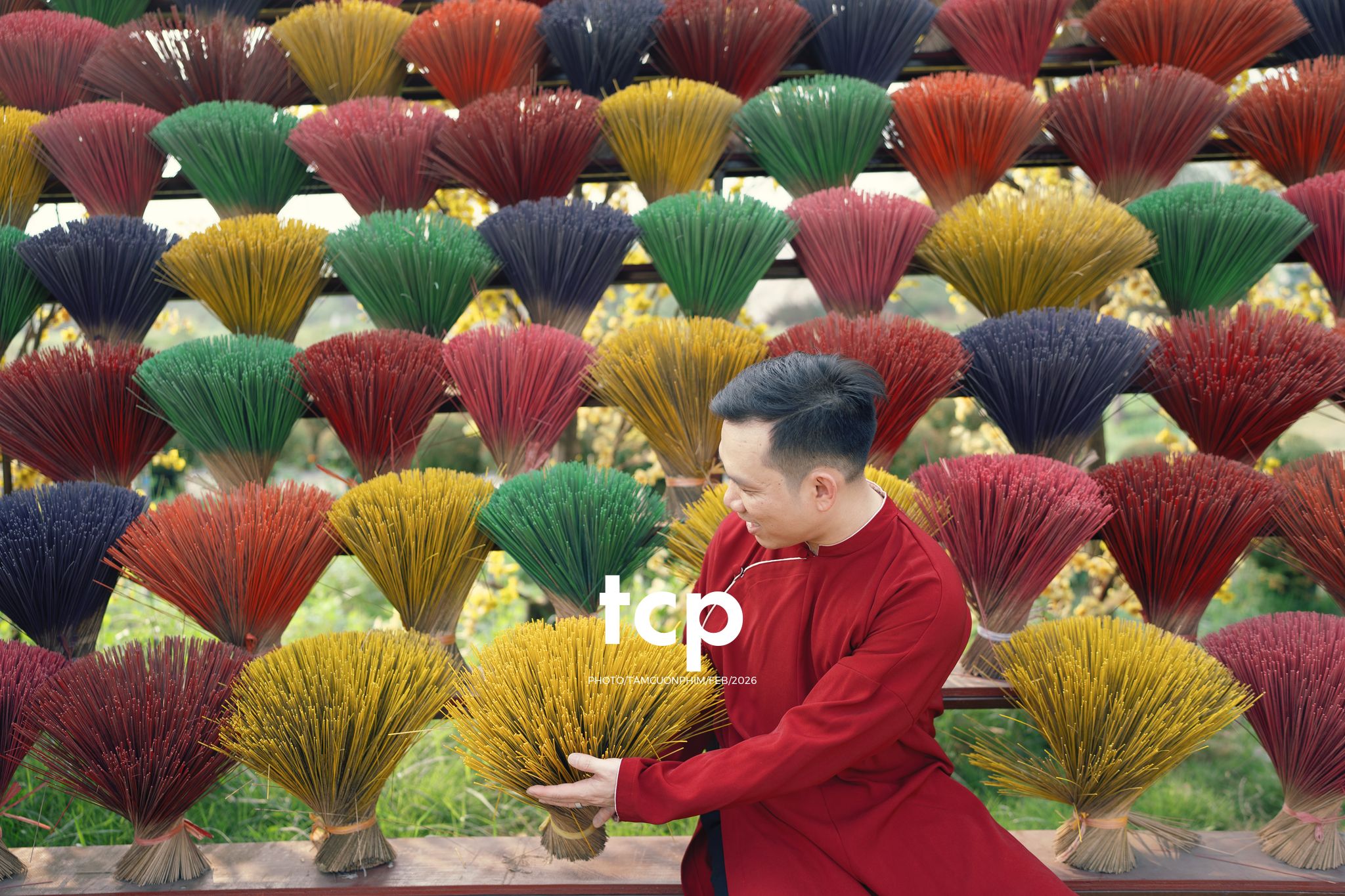 Tám Cuộn Phim - Nét mực vừa dứt trên mặt giấy dó