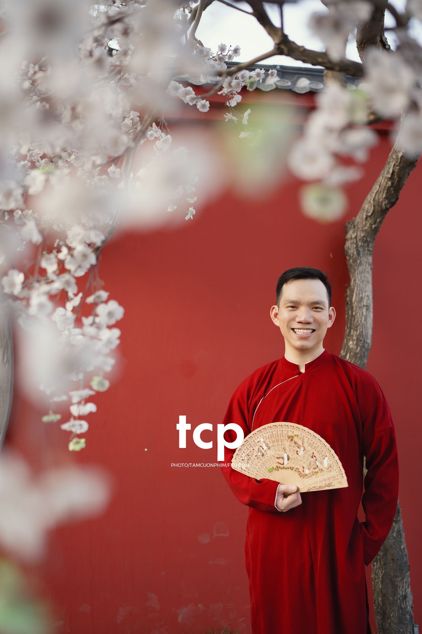 Tám Cuộn Phim - Nét mực vừa dứt trên mặt giấy dó