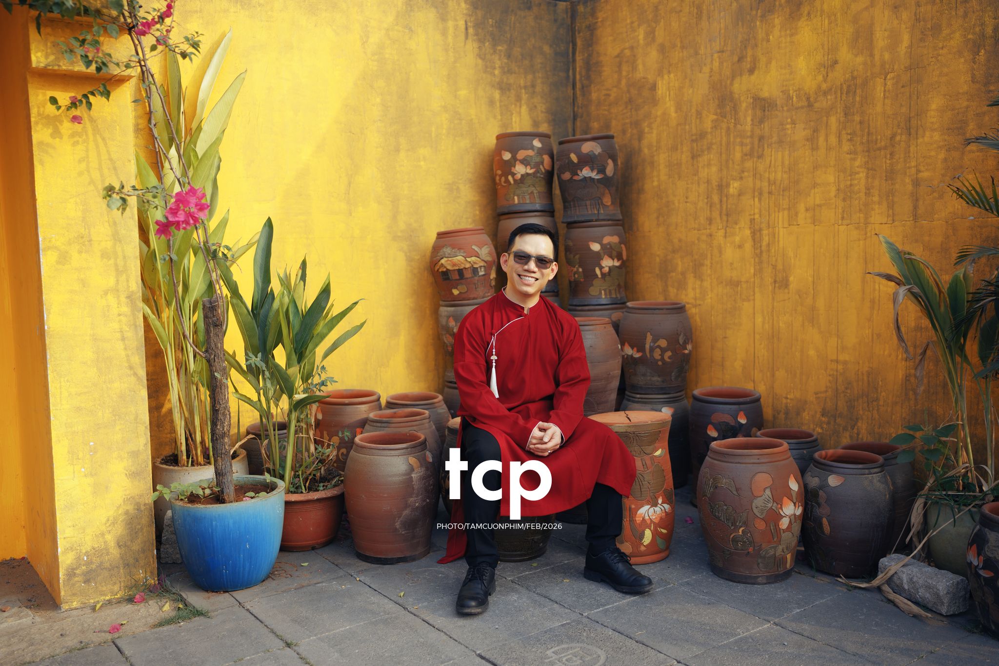 Tám Cuộn Phim - Nét mực vừa dứt trên mặt giấy dó