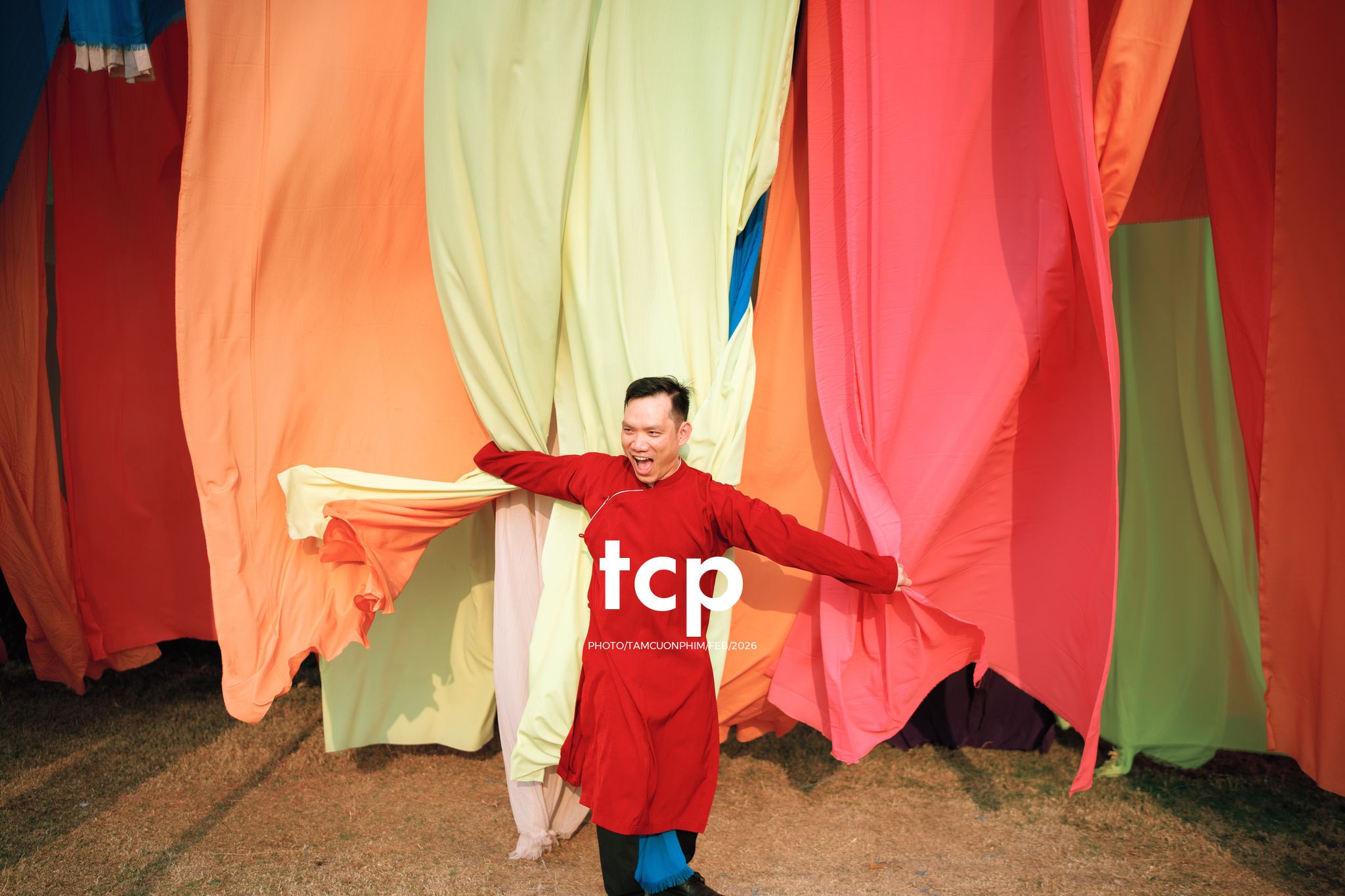 Tám Cuộn Phim - Nét mực vừa dứt trên mặt giấy dó