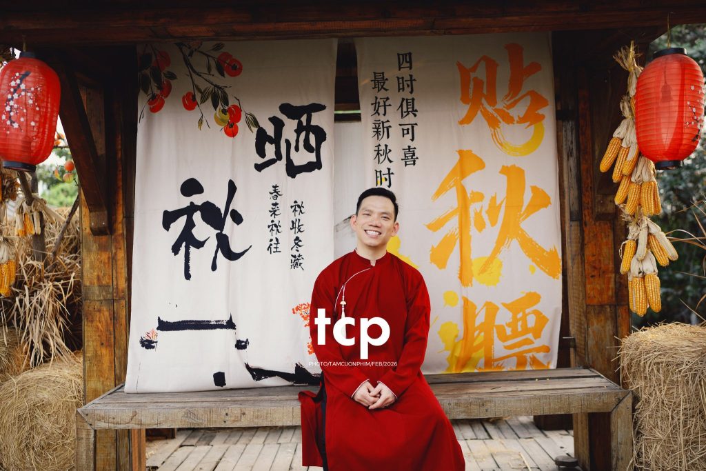 Tám Cuộn Phim - Nét mực vừa dứt trên mặt giấy dó