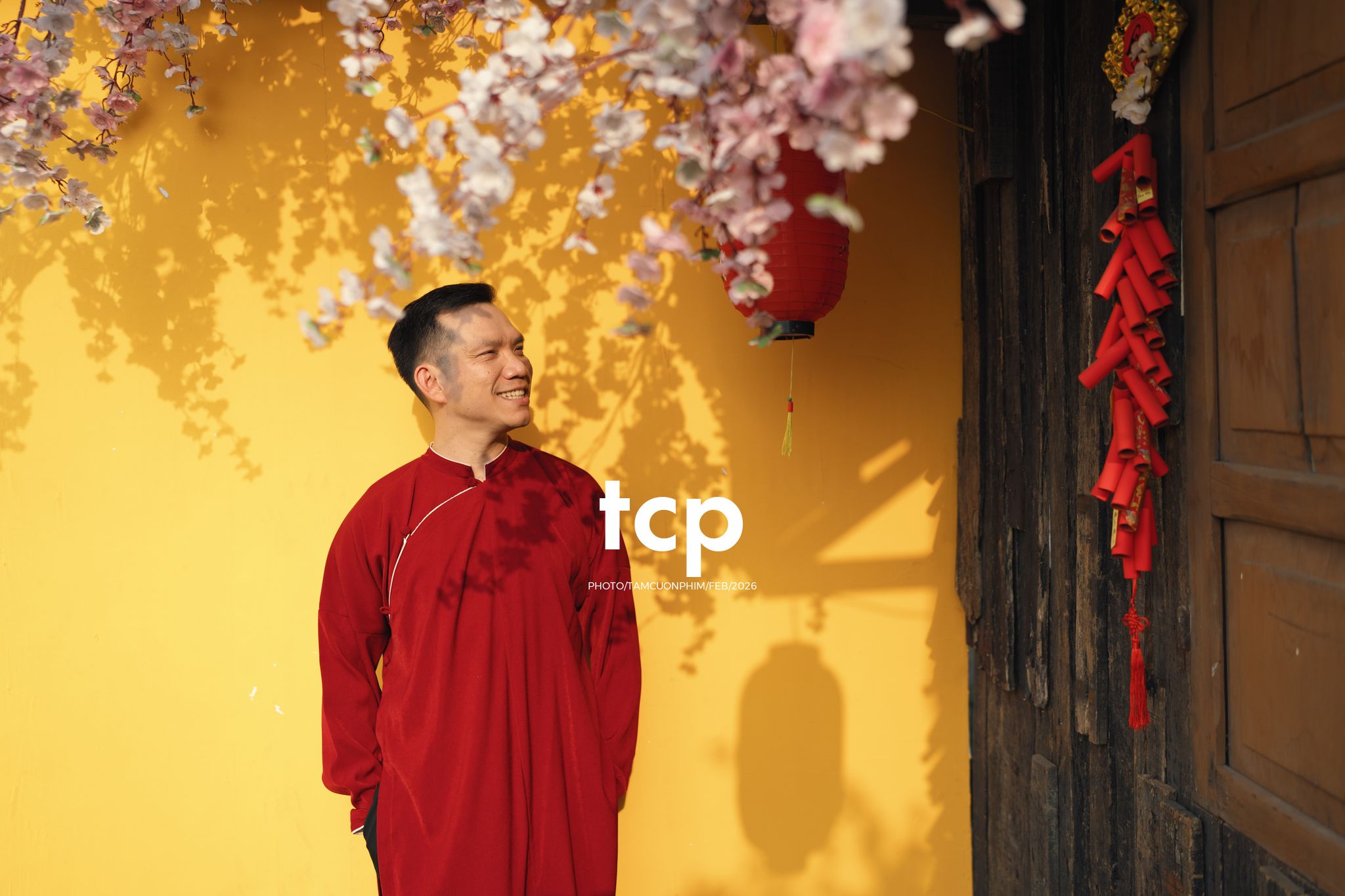 Tám Cuộn Phim - Nét mực vừa dứt trên mặt giấy dó