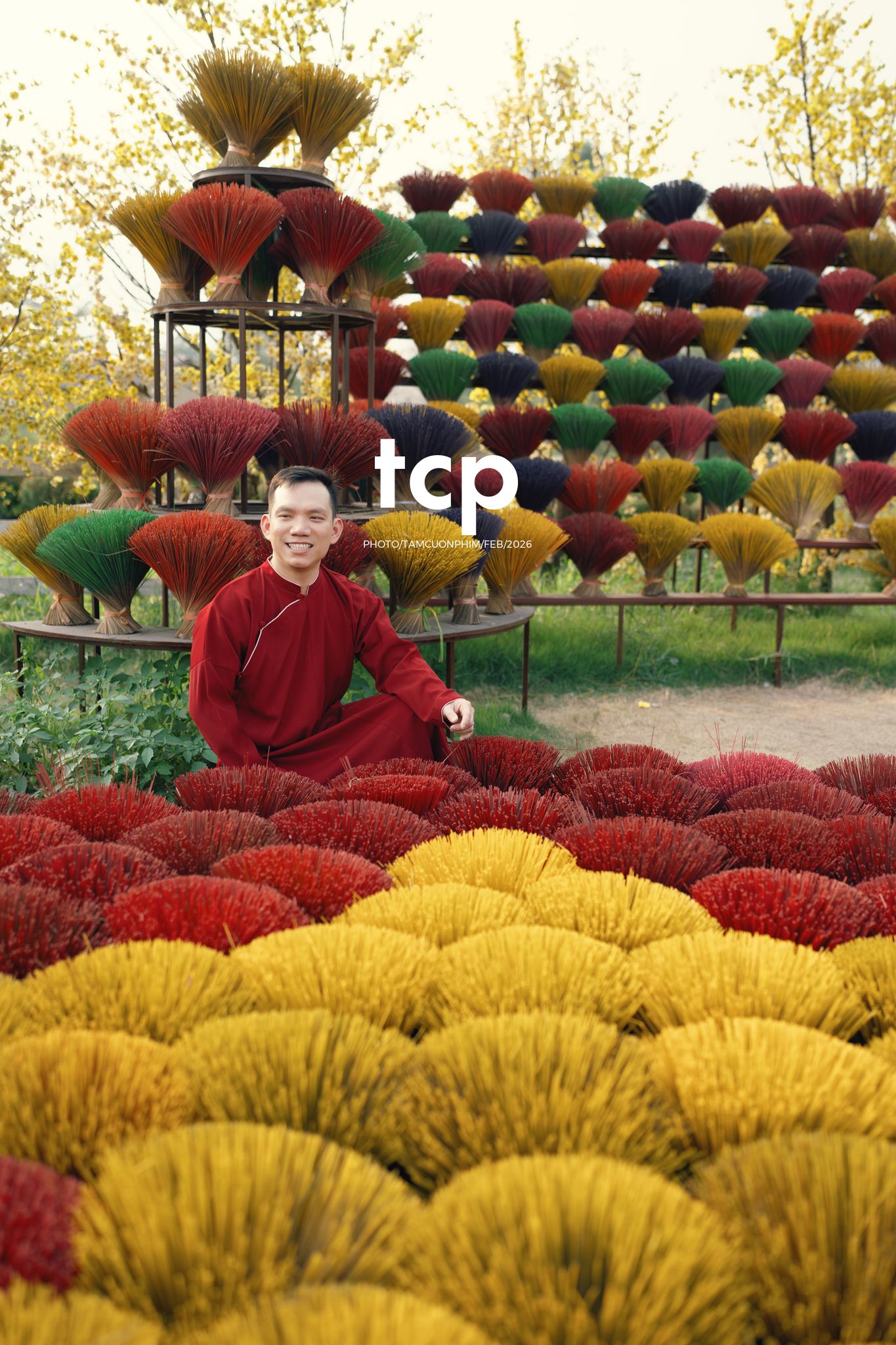 Tám Cuộn Phim - Nét mực vừa dứt trên mặt giấy dó