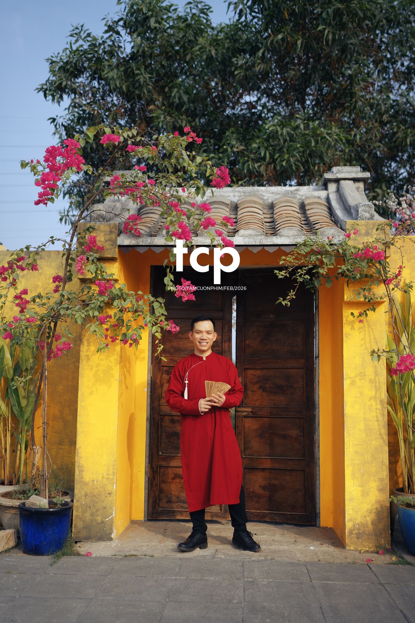 Tám Cuộn Phim - Nét mực vừa dứt trên mặt giấy dó