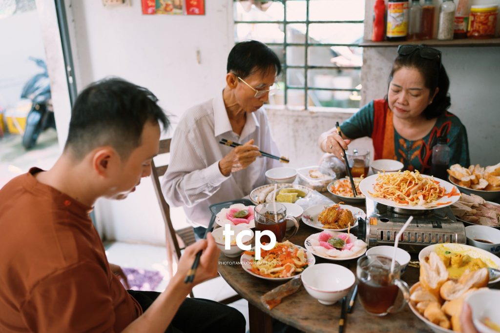 Tám Cuộn Phim - Khi "boss" cũng biết tạo dáng đón xuân về!