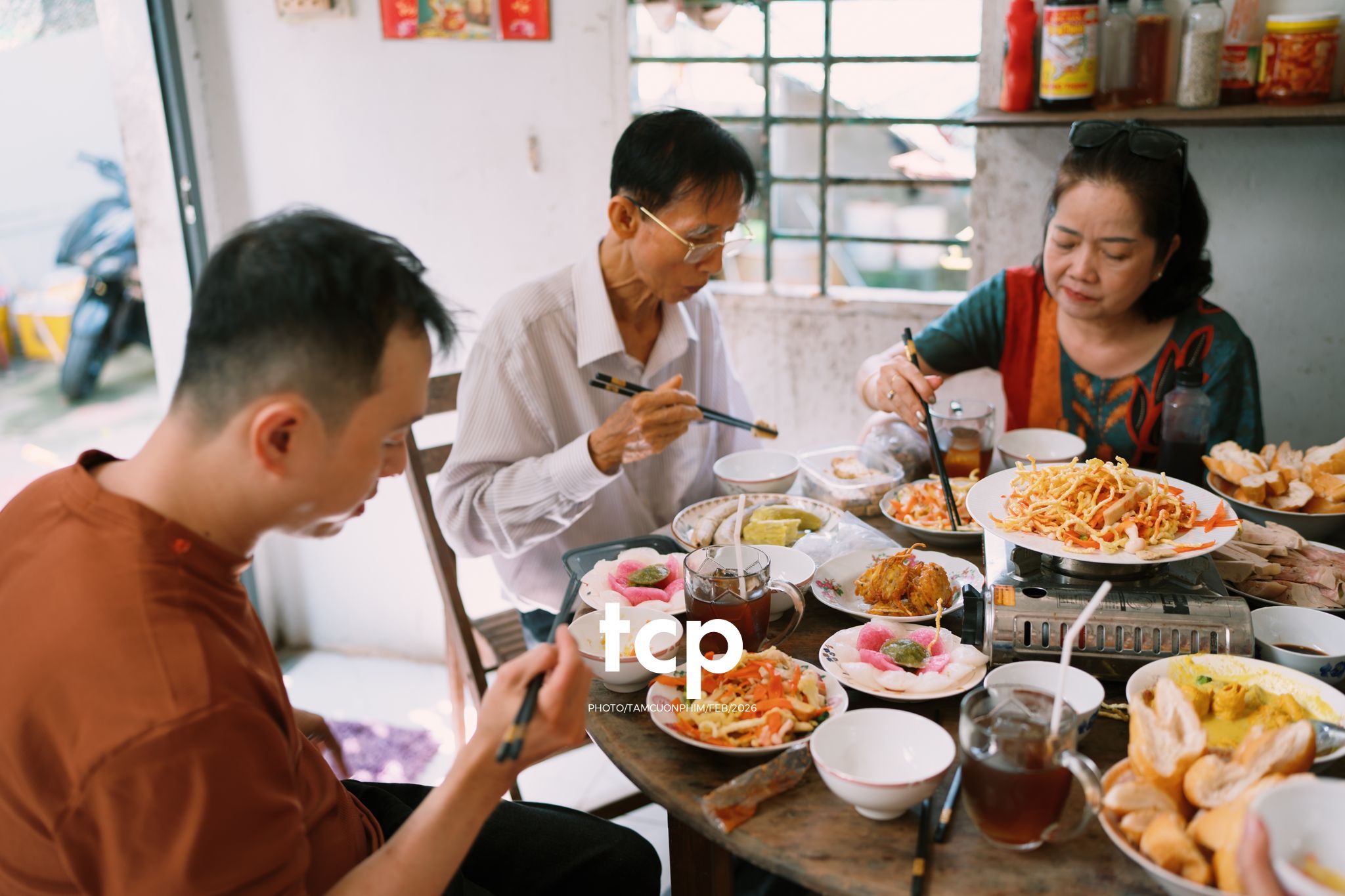 Tám Cuộn Phim - Khi "boss" cũng biết tạo dáng đón xuân về!