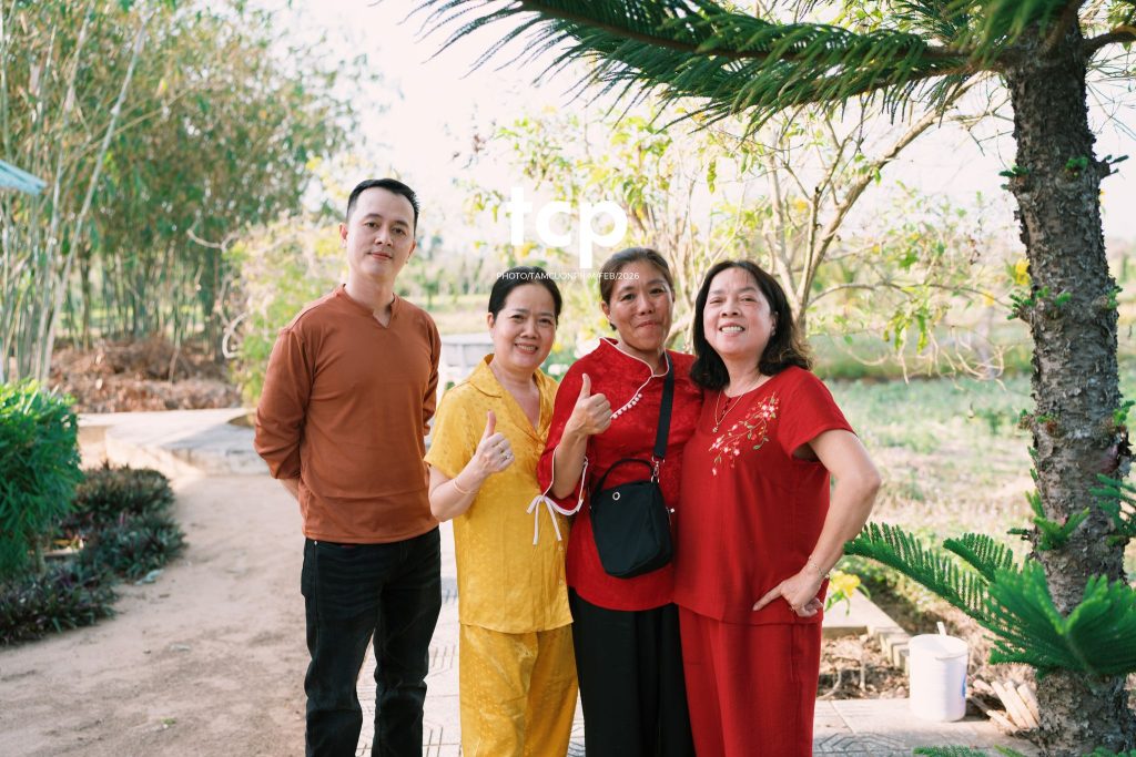 Tám Cuộn Phim - Khi "boss" cũng biết tạo dáng đón xuân về!