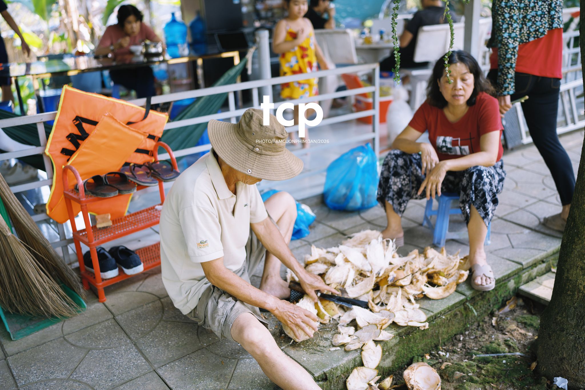 Tám Cuộn Phim - Khi "boss" cũng biết tạo dáng đón xuân về!