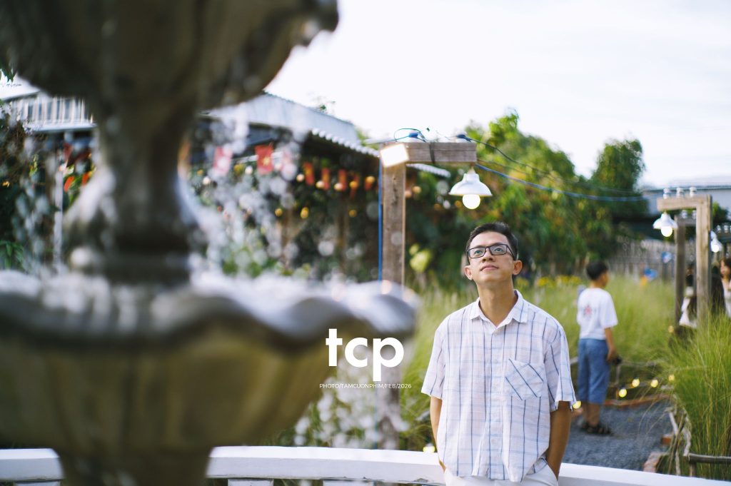 Tám Cuộn Phim - Nắng chiều và những khoảng lặng