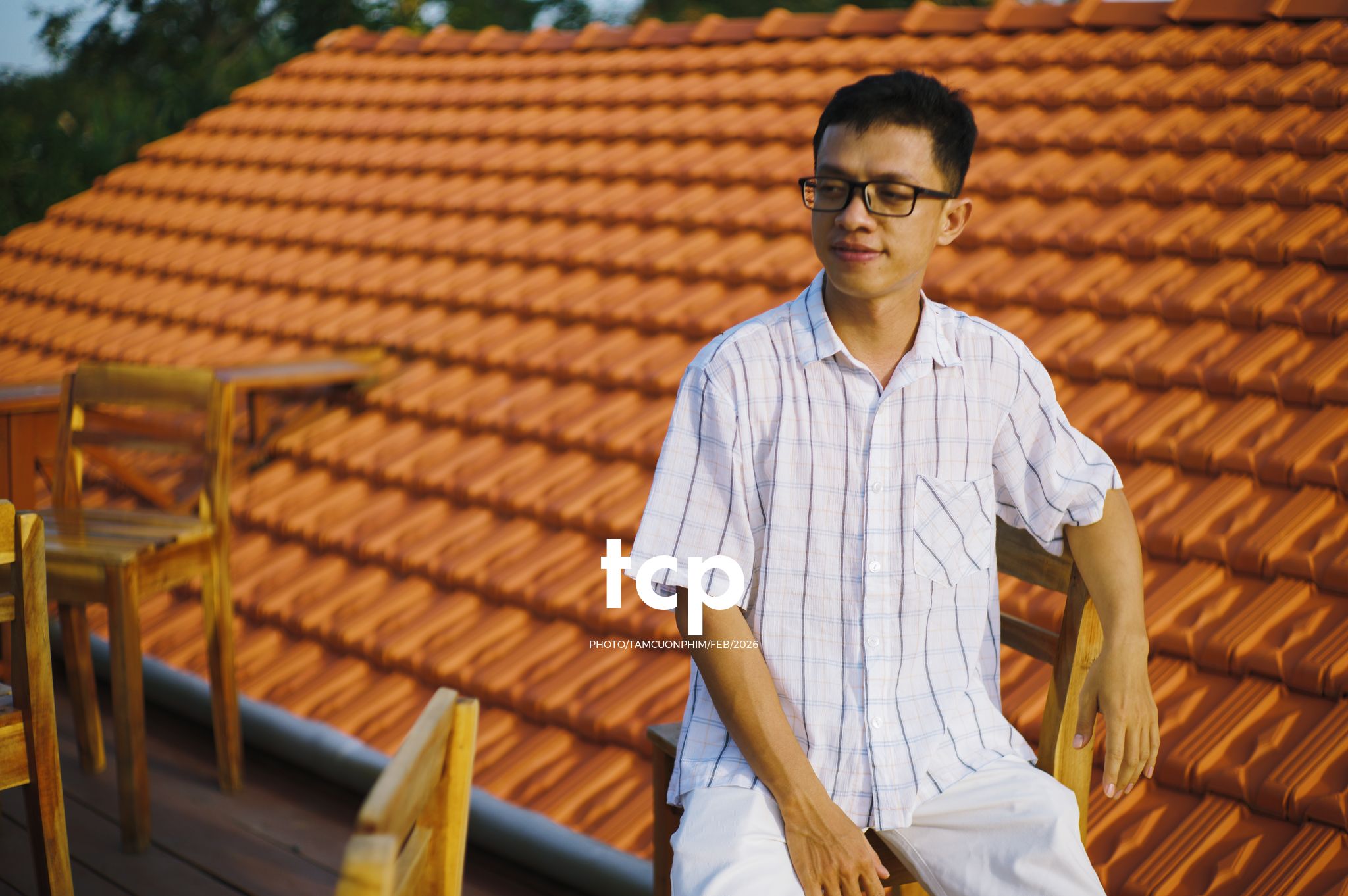 Tám Cuộn Phim - Nắng chiều và những khoảng lặng