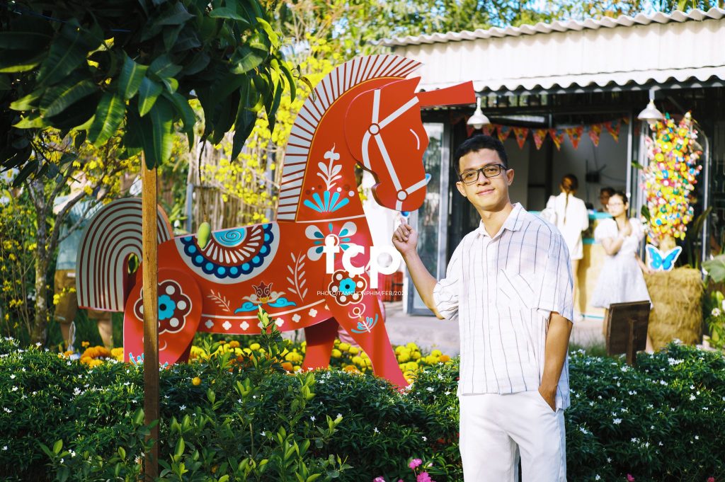 Tám Cuộn Phim - Nắng chiều và những khoảng lặng