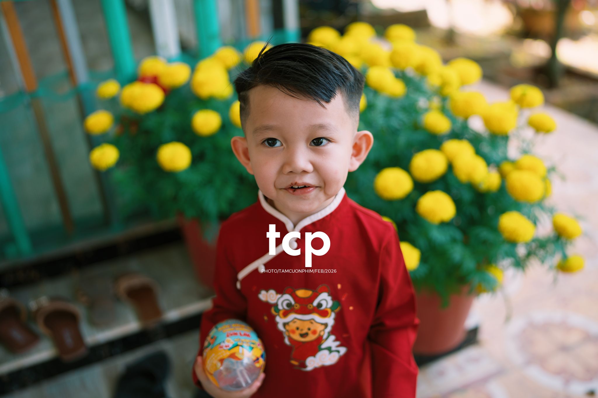 Tám Cuộn Phim - Sắc Vàng Trong Độ Phơi Sáng Miền Tây