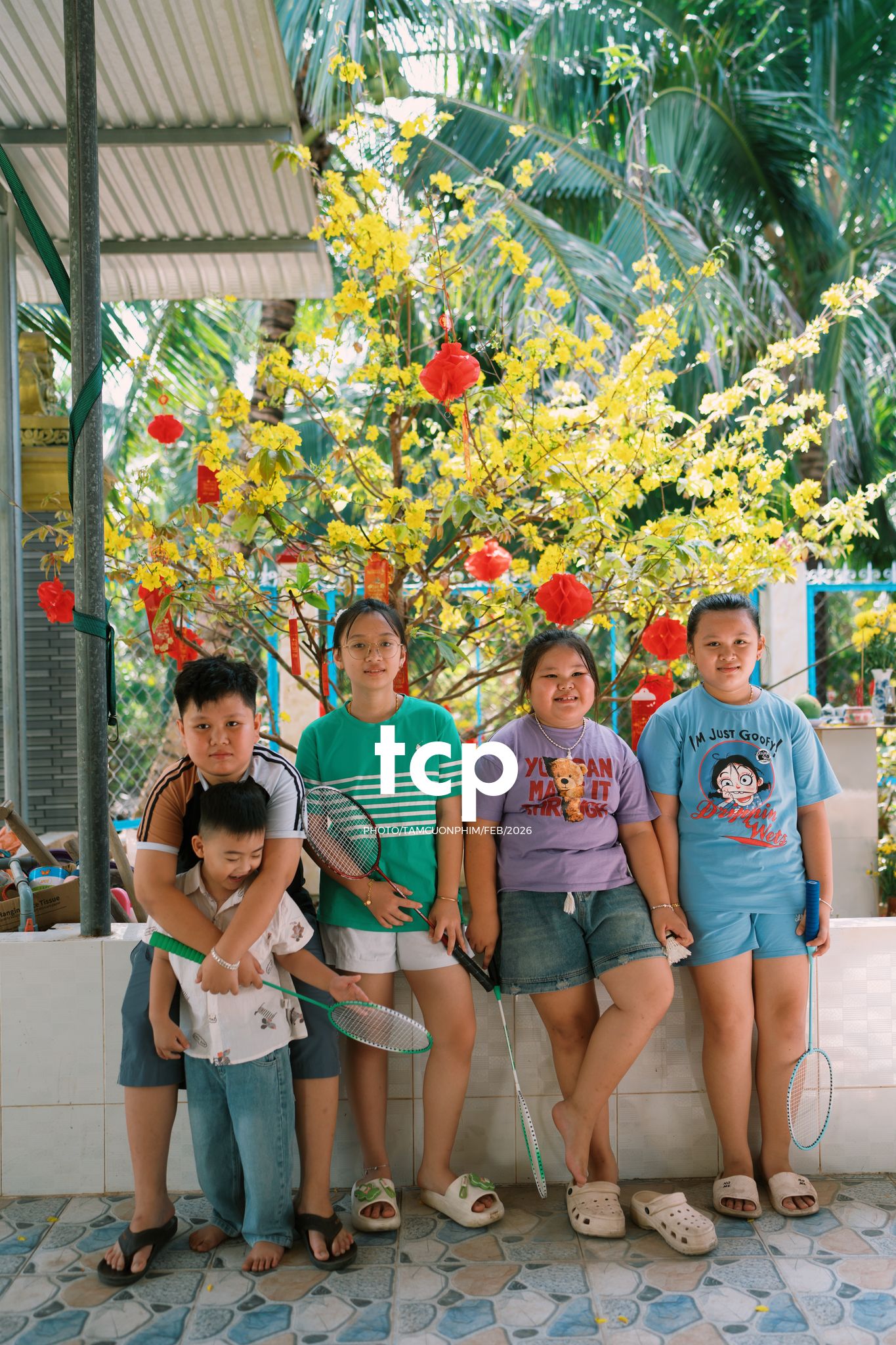 Tám Cuộn Phim - Sắc Vàng Trong Độ Phơi Sáng Miền Tây