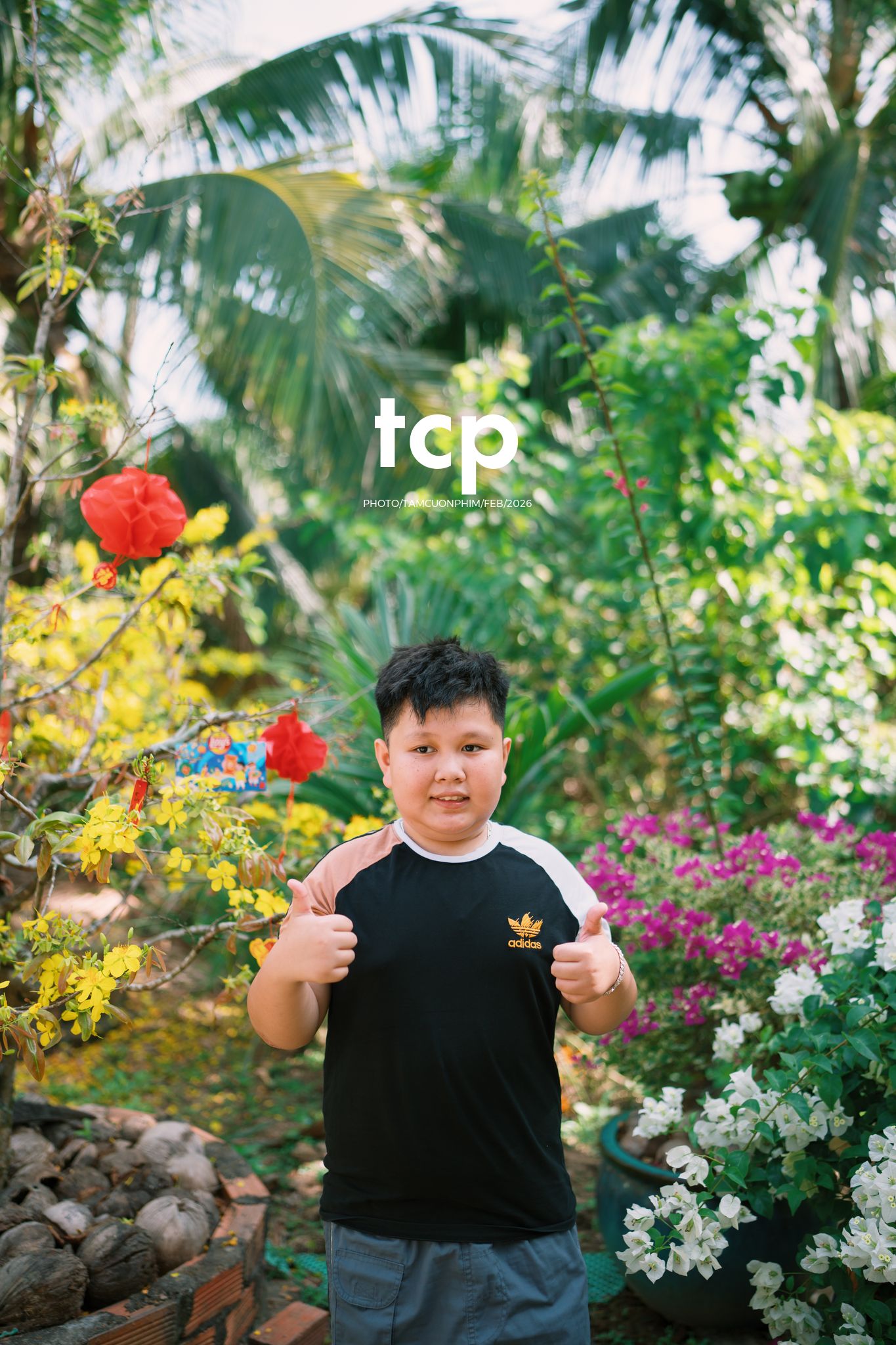 Tám Cuộn Phim - Sắc Vàng Trong Độ Phơi Sáng Miền Tây