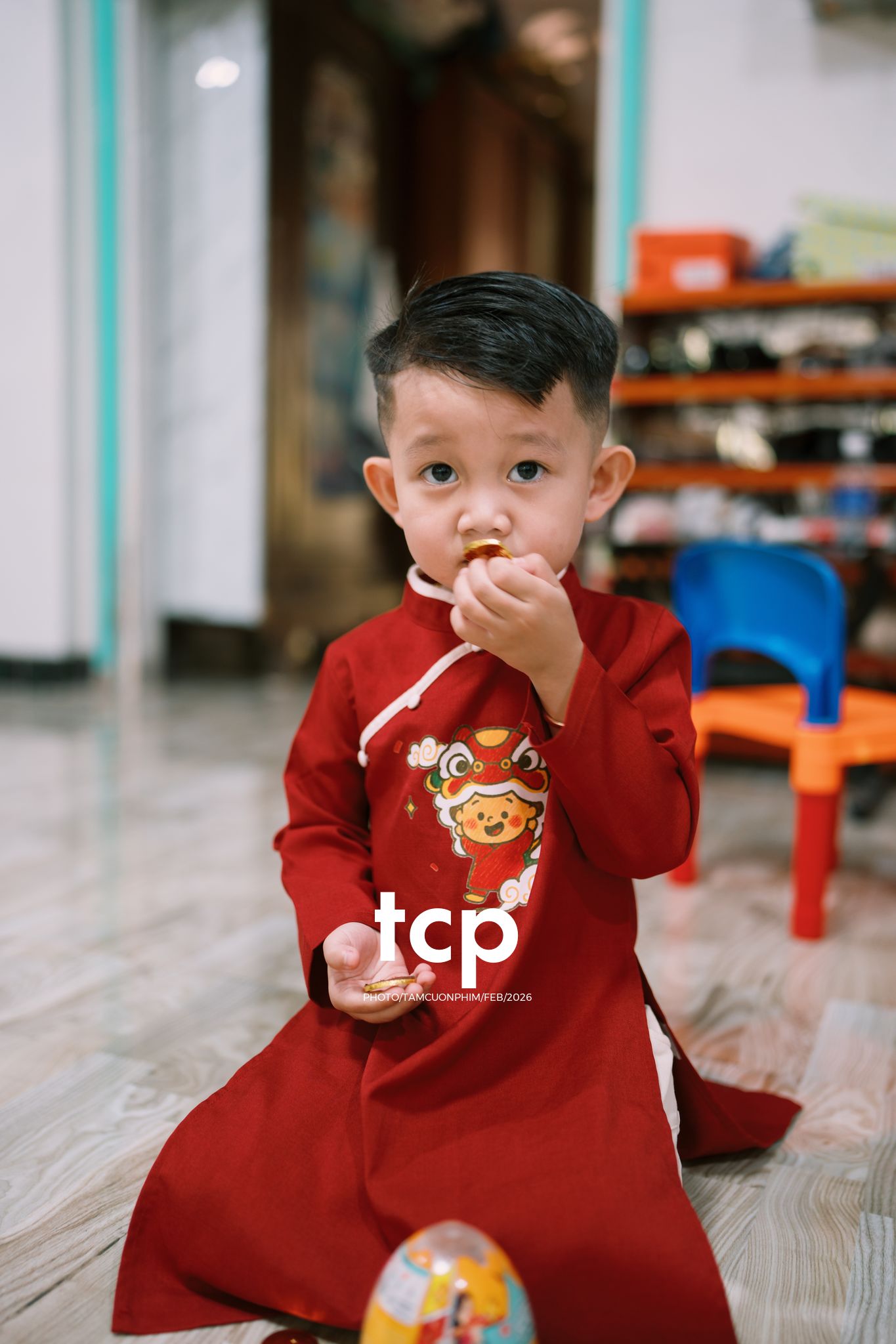 Tám Cuộn Phim - Sắc Vàng Trong Độ Phơi Sáng Miền Tây