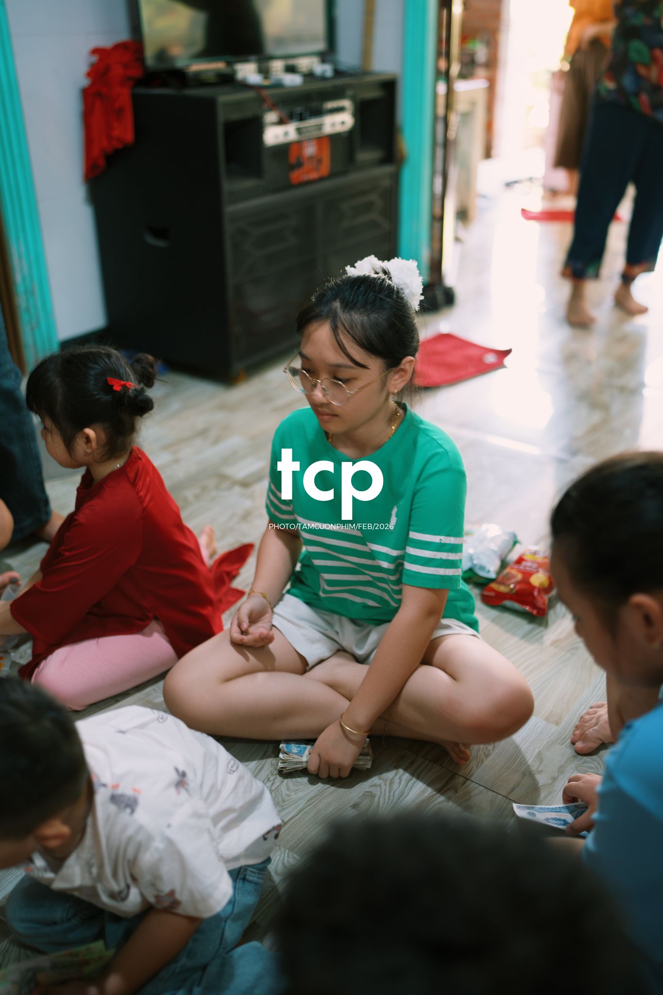 Tám Cuộn Phim - Sắc Vàng Trong Độ Phơi Sáng Miền Tây