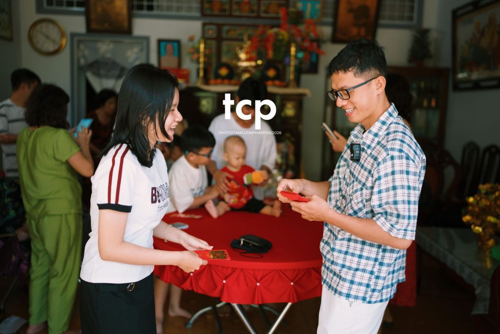 Tám Cuộn Phim - Còn gì ấm áp hơn nụ cười của cả nhà ngày đầu năm?