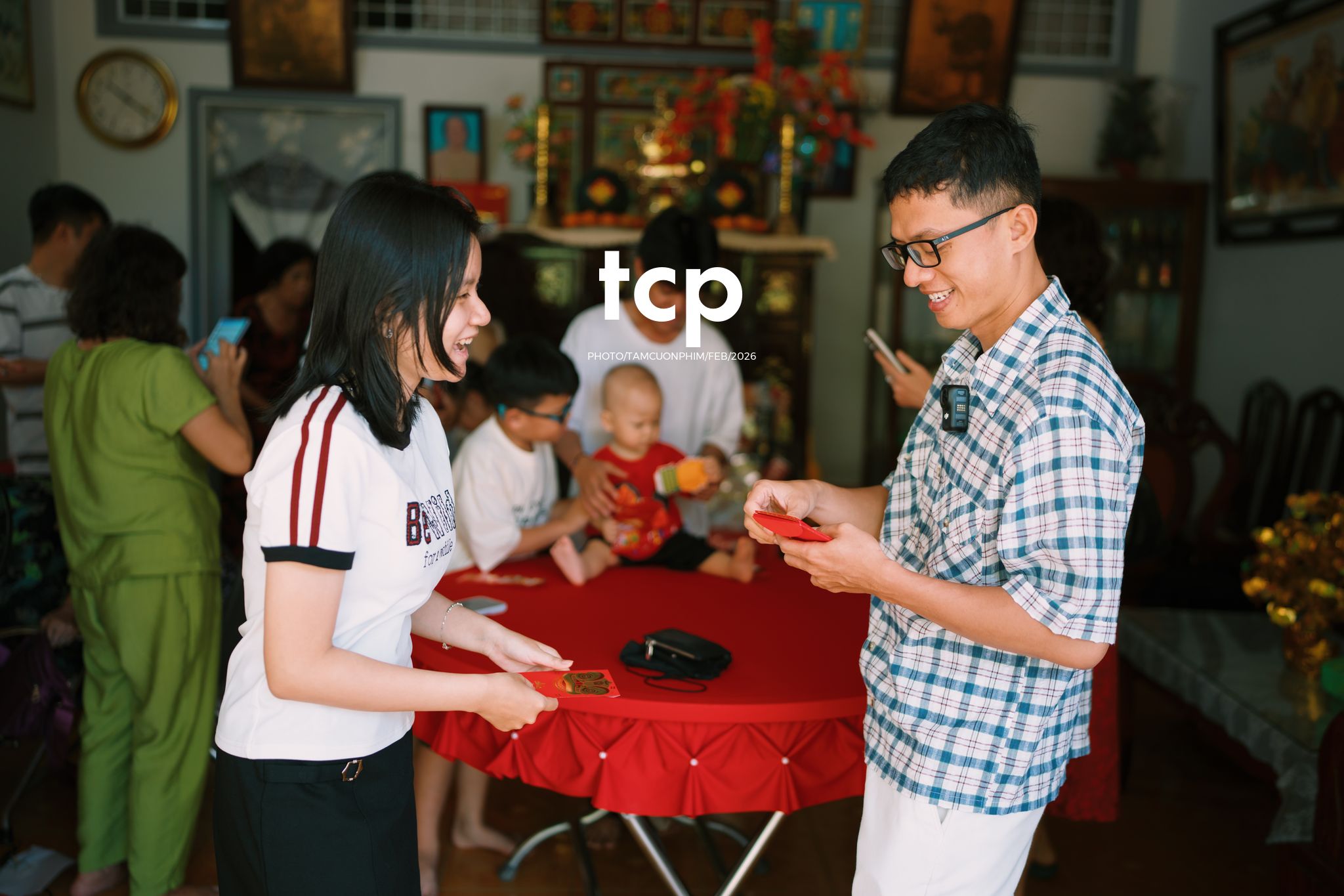 Tám Cuộn Phim - Còn gì ấm áp hơn nụ cười của cả nhà ngày đầu năm?