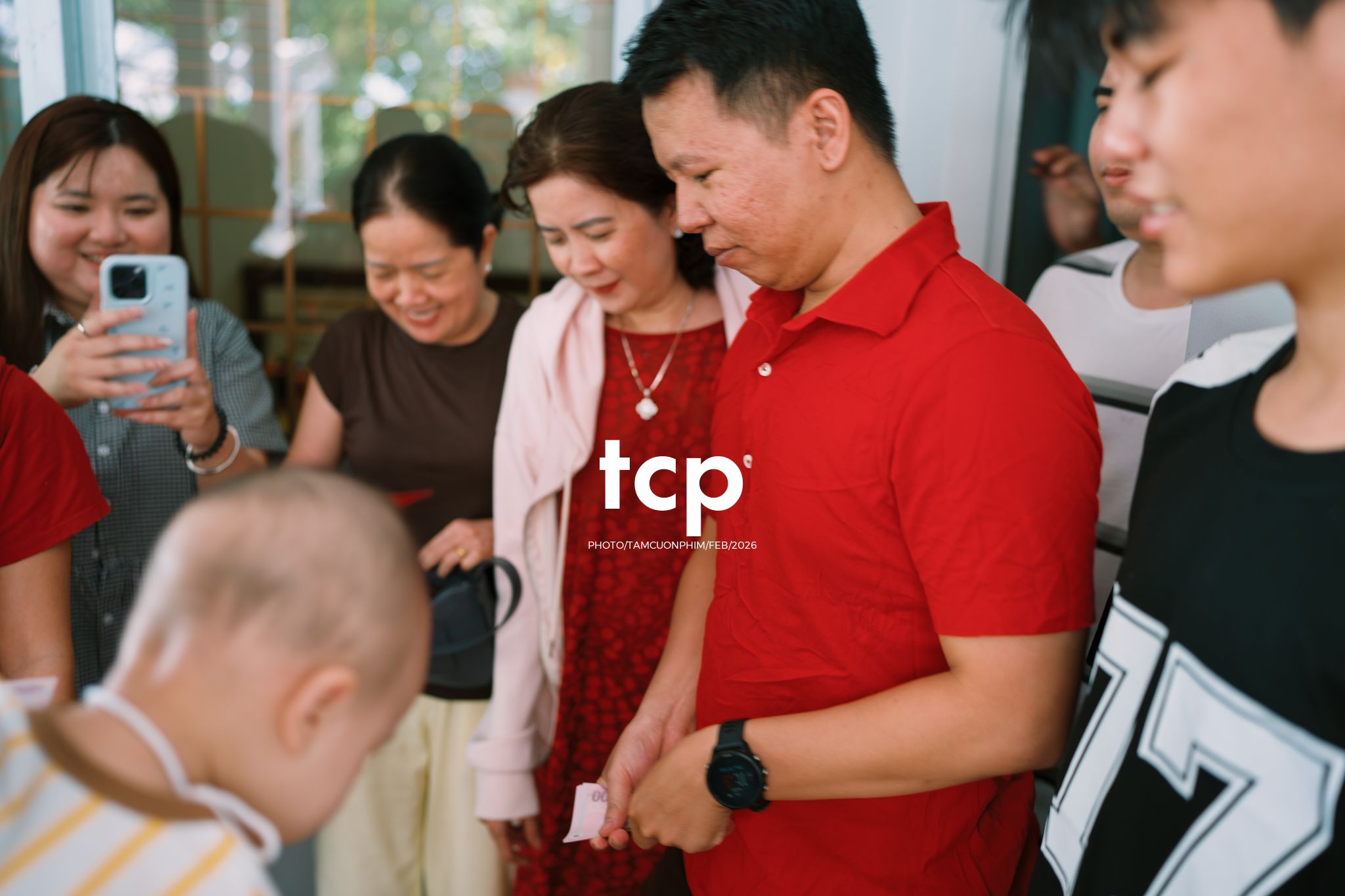 Tám Cuộn Phim - Còn gì ấm áp hơn nụ cười của cả nhà ngày đầu năm?