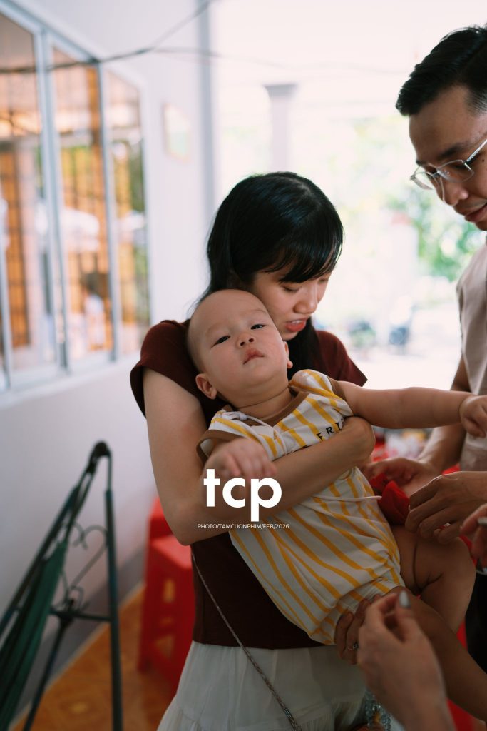 Tám Cuộn Phim - Còn gì ấm áp hơn nụ cười của cả nhà ngày đầu năm?