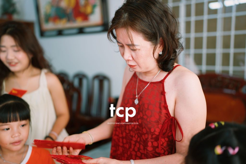 Tám Cuộn Phim - Còn gì ấm áp hơn nụ cười của cả nhà ngày đầu năm?