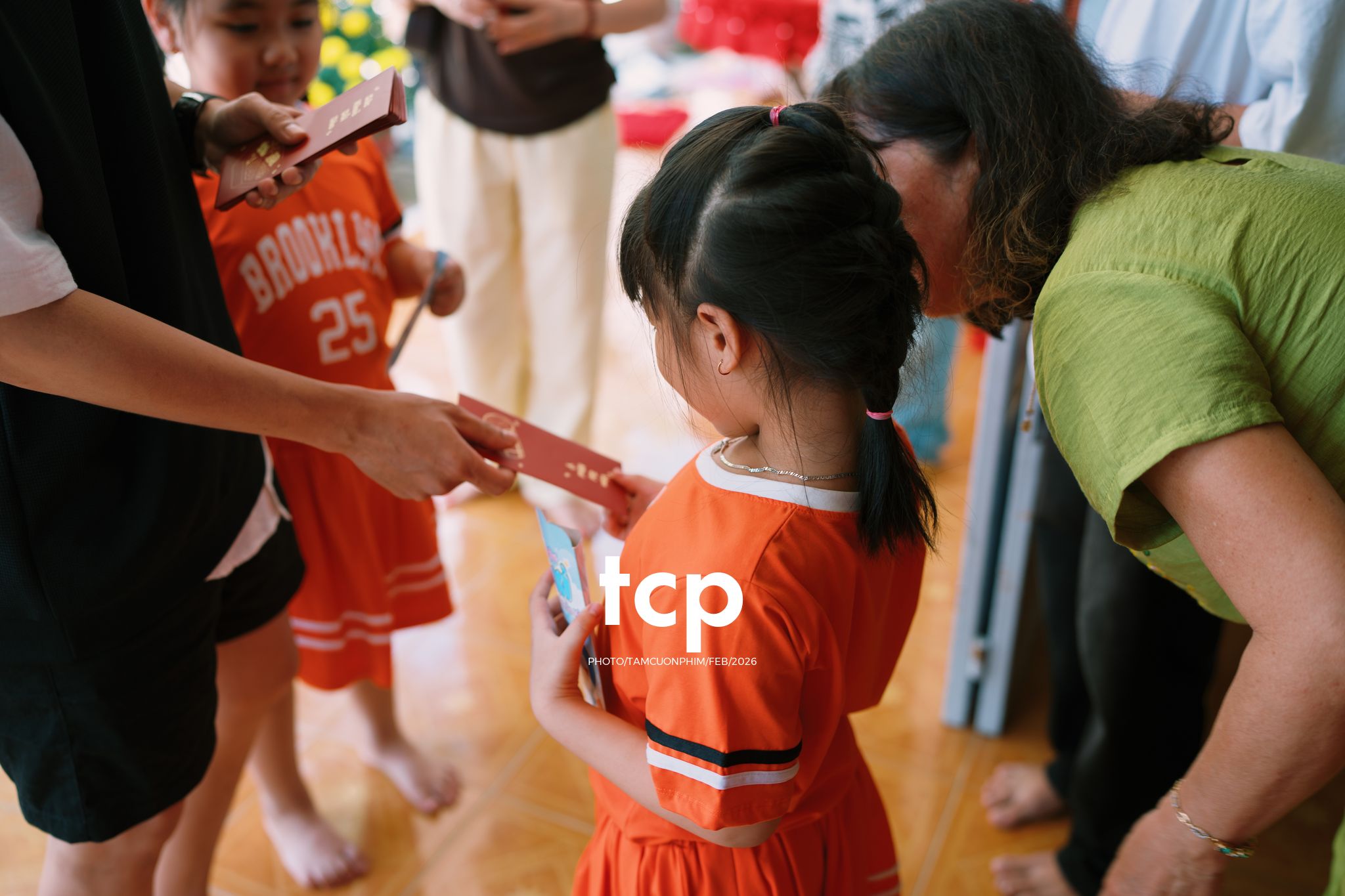 Tám Cuộn Phim - Còn gì ấm áp hơn nụ cười của cả nhà ngày đầu năm?