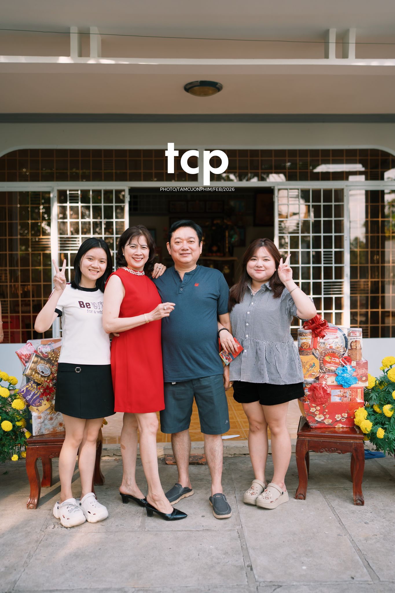 Tám Cuộn Phim - Còn gì ấm áp hơn nụ cười của cả nhà ngày đầu năm?