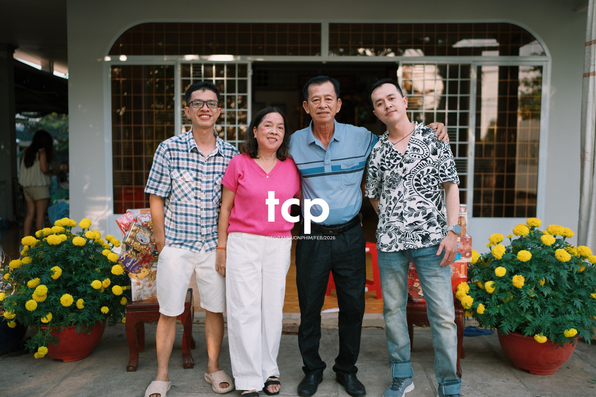 Tám Cuộn Phim - Còn gì ấm áp hơn nụ cười của cả nhà ngày đầu năm?