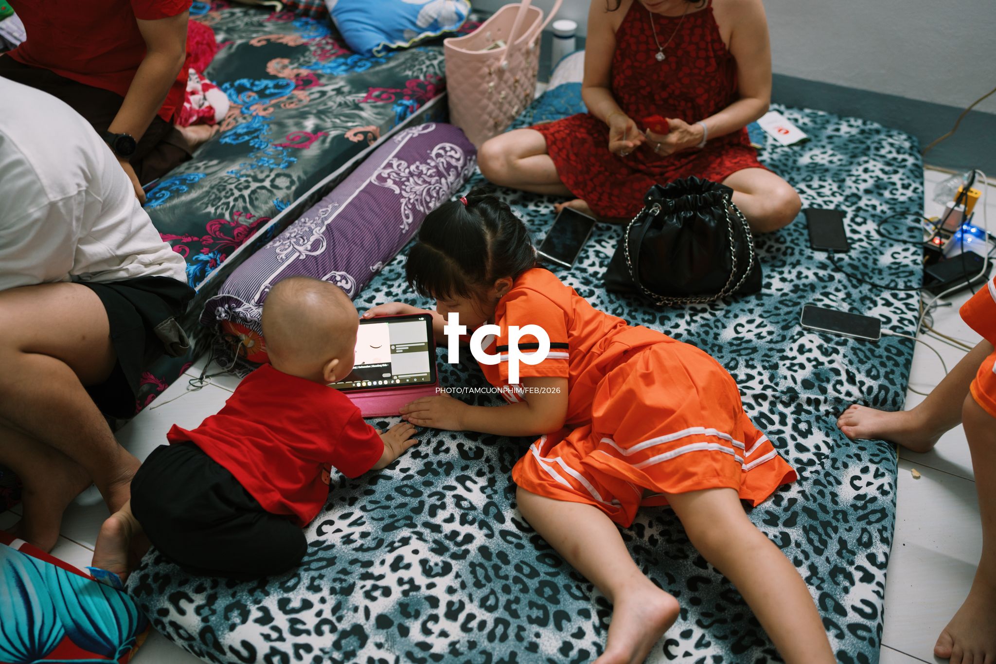 Tám Cuộn Phim - Còn gì ấm áp hơn nụ cười của cả nhà ngày đầu năm?