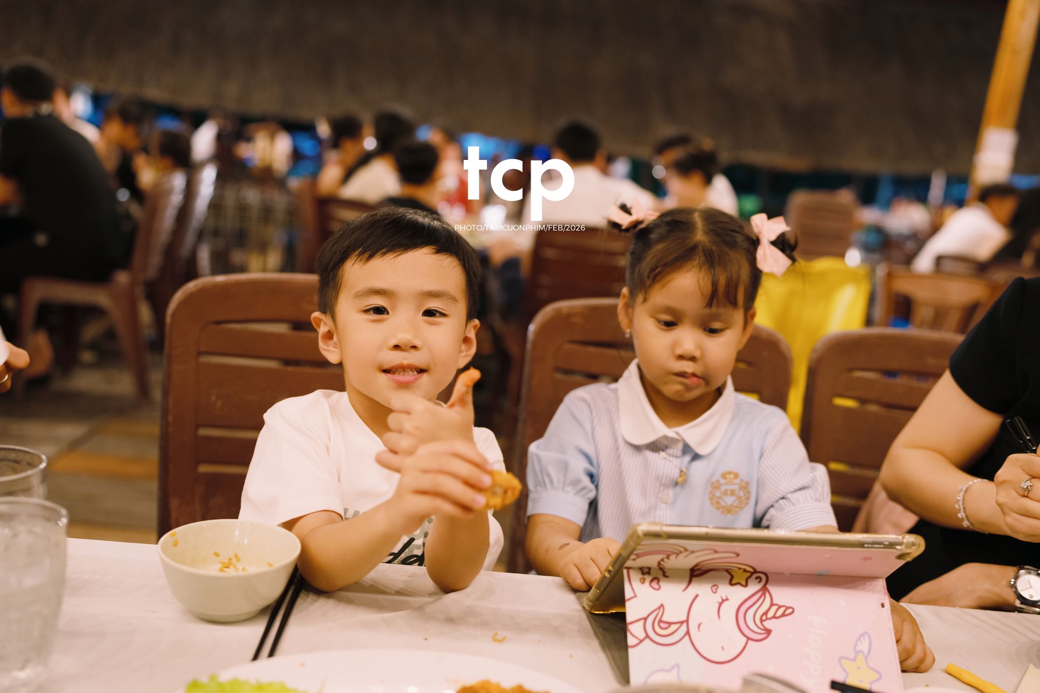 Tám Cuộn Phim - Khoảnh khắc sum vầy đầy yêu thương