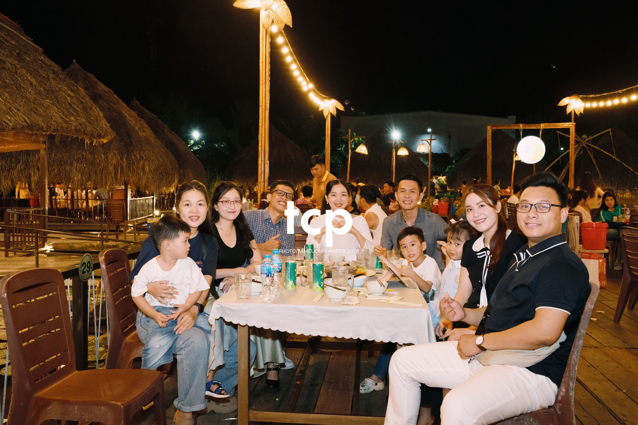 Tám Cuộn Phim - Khoảnh khắc sum vầy đầy yêu thương