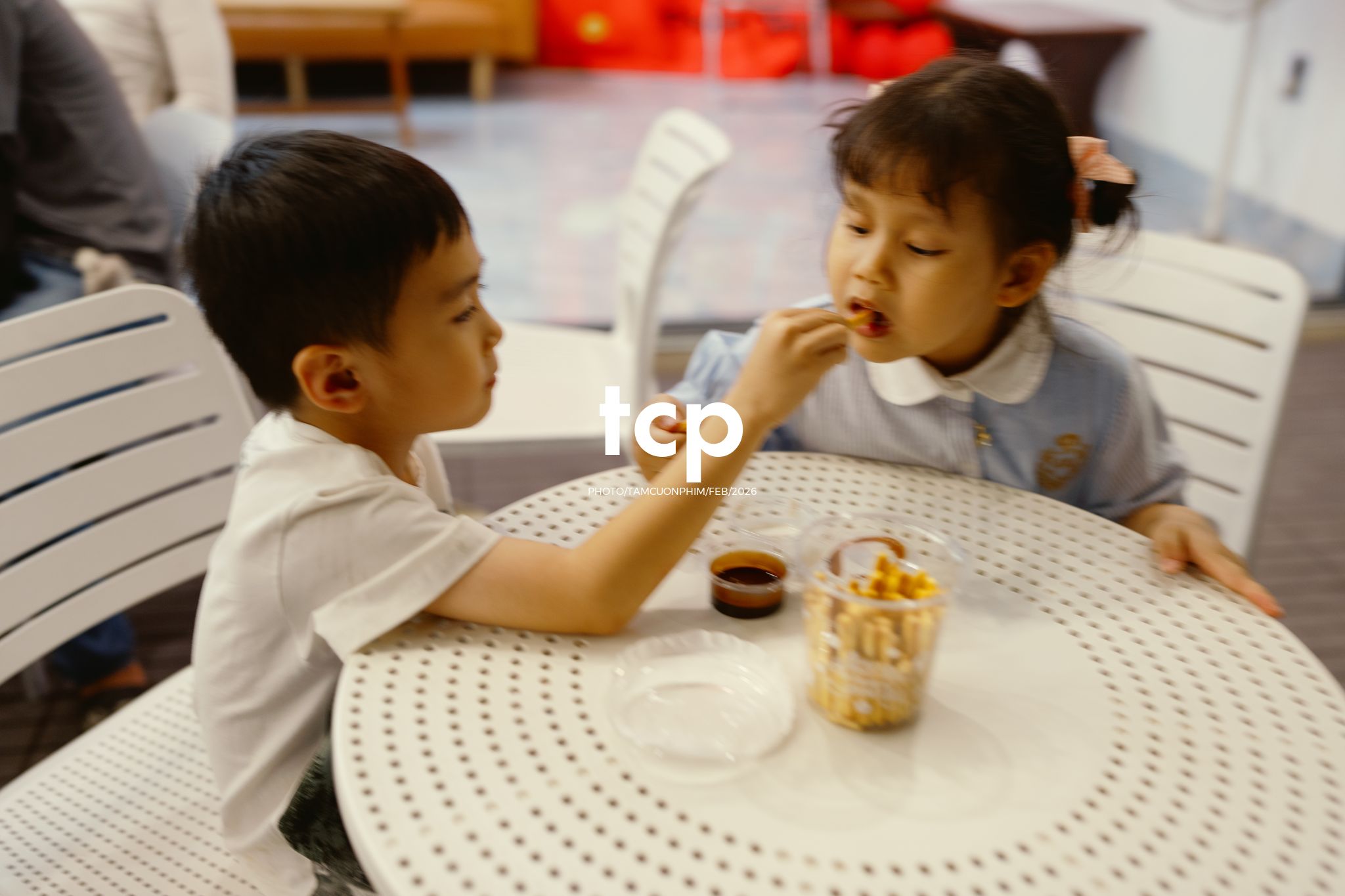 Tám Cuộn Phim - Khoảnh khắc sum vầy đầy yêu thương