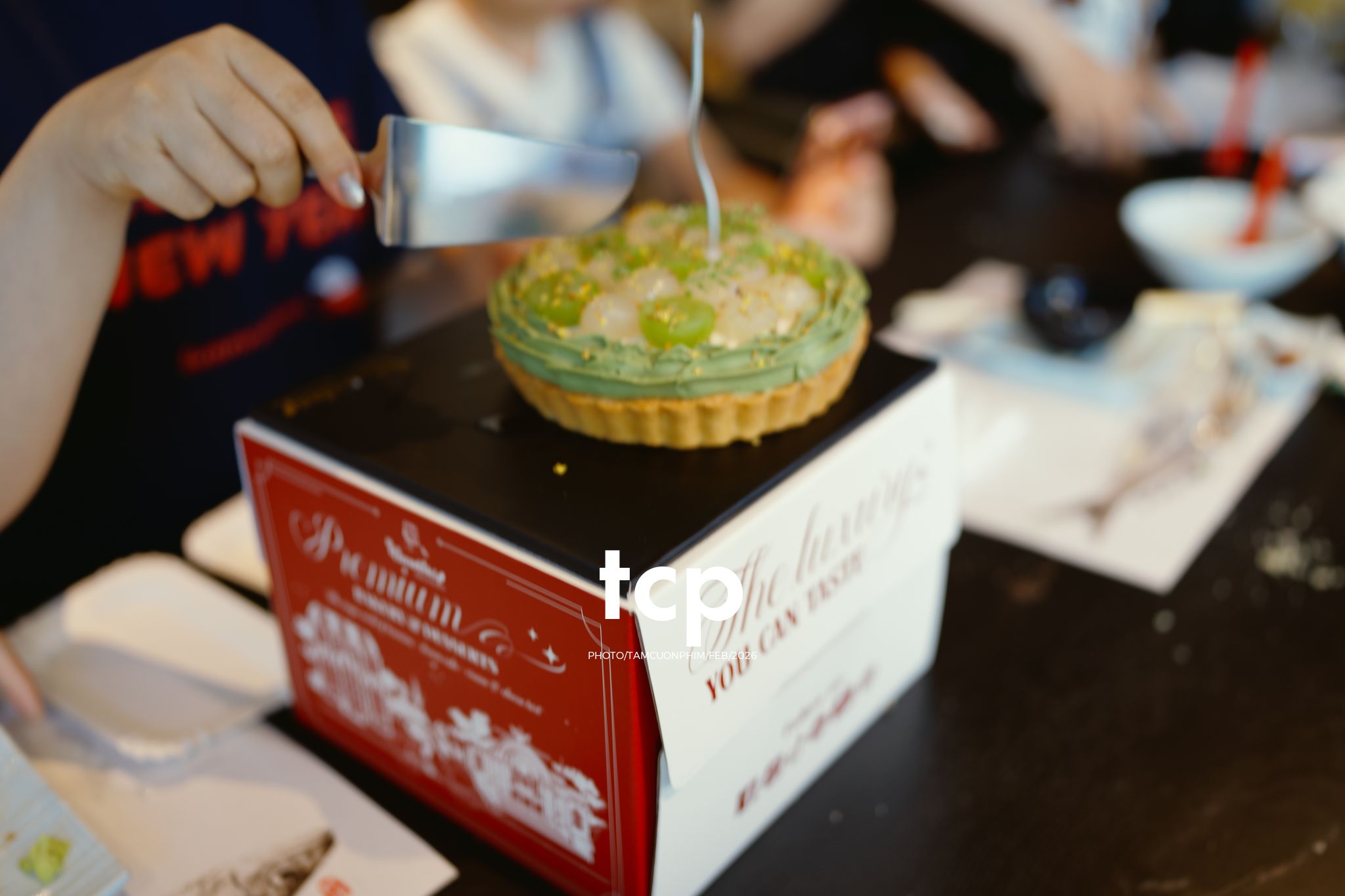 Tám Cuộn Phim - Hơi ấm buổi tiệc thân mật