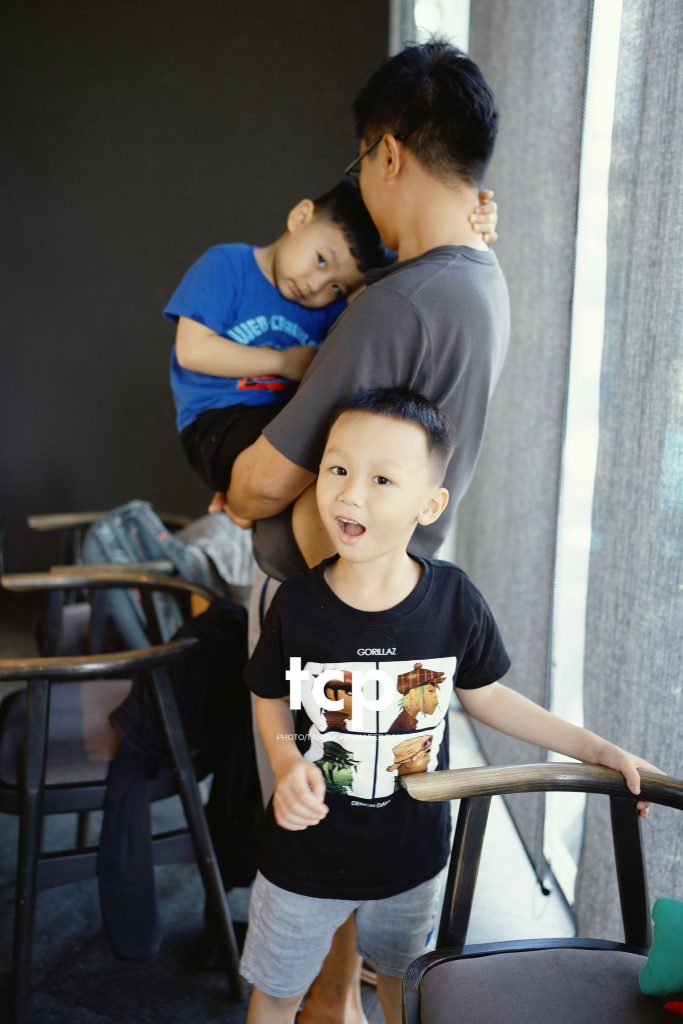 Tám Cuộn Phim - Hơi ấm buổi tiệc thân mật
