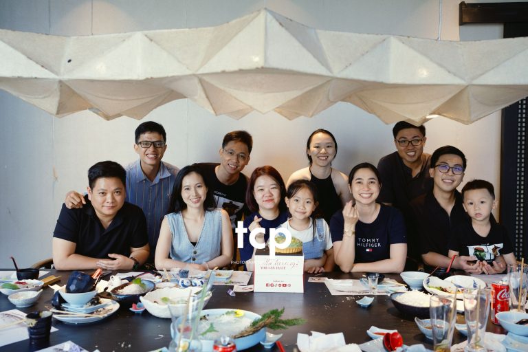 Tám Cuộn Phim - Hơi ấm buổi tiệc thân mật