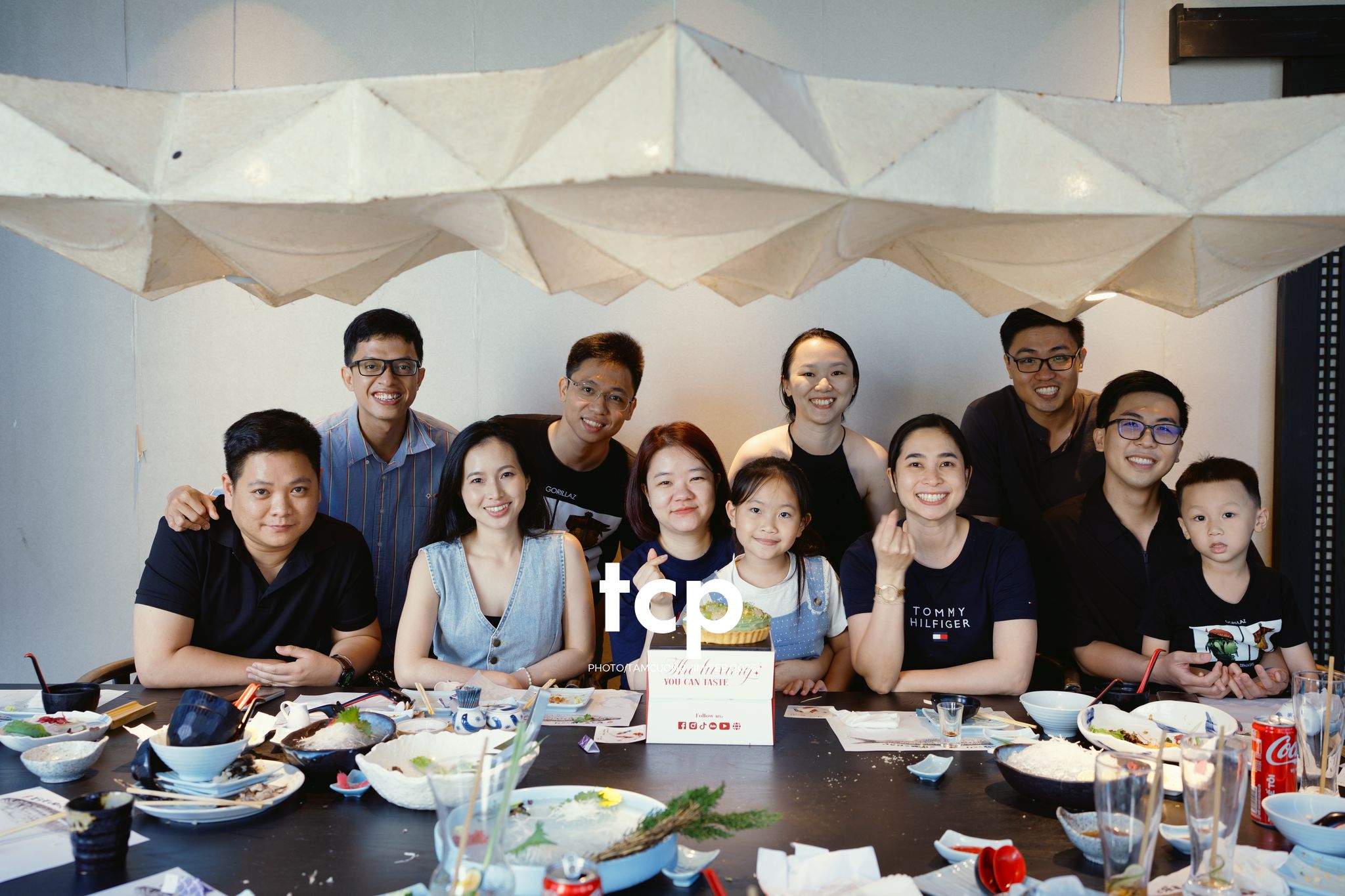 Tám Cuộn Phim - Hơi ấm buổi tiệc thân mật