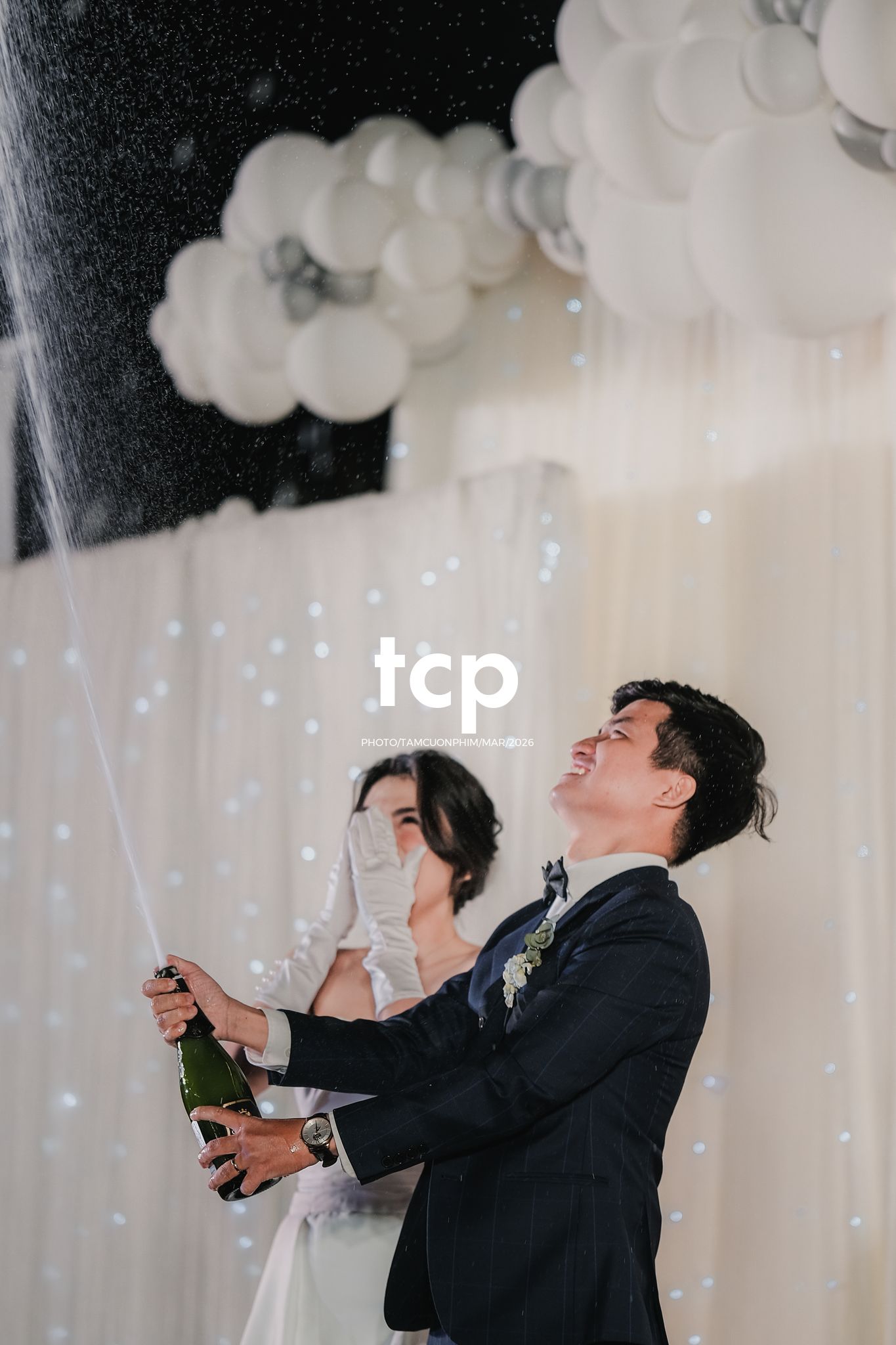 Tám Cuộn Phim - Ai mà chẳng thấy rung động trước những nụ cười hạnh phúc trong ngày trọng đại nhất đời mình chứ?