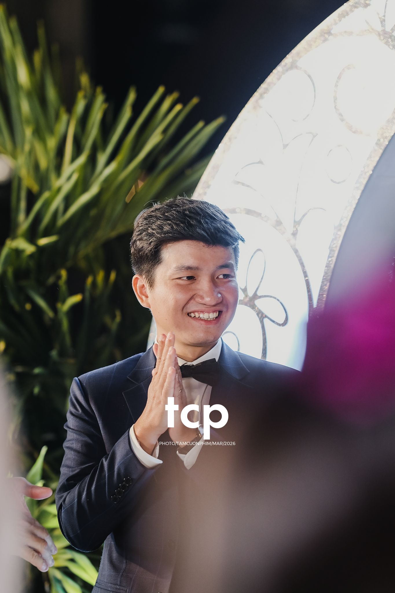 Tám Cuộn Phim - Ai mà chẳng thấy rung động trước những nụ cười hạnh phúc trong ngày trọng đại nhất đời mình chứ?