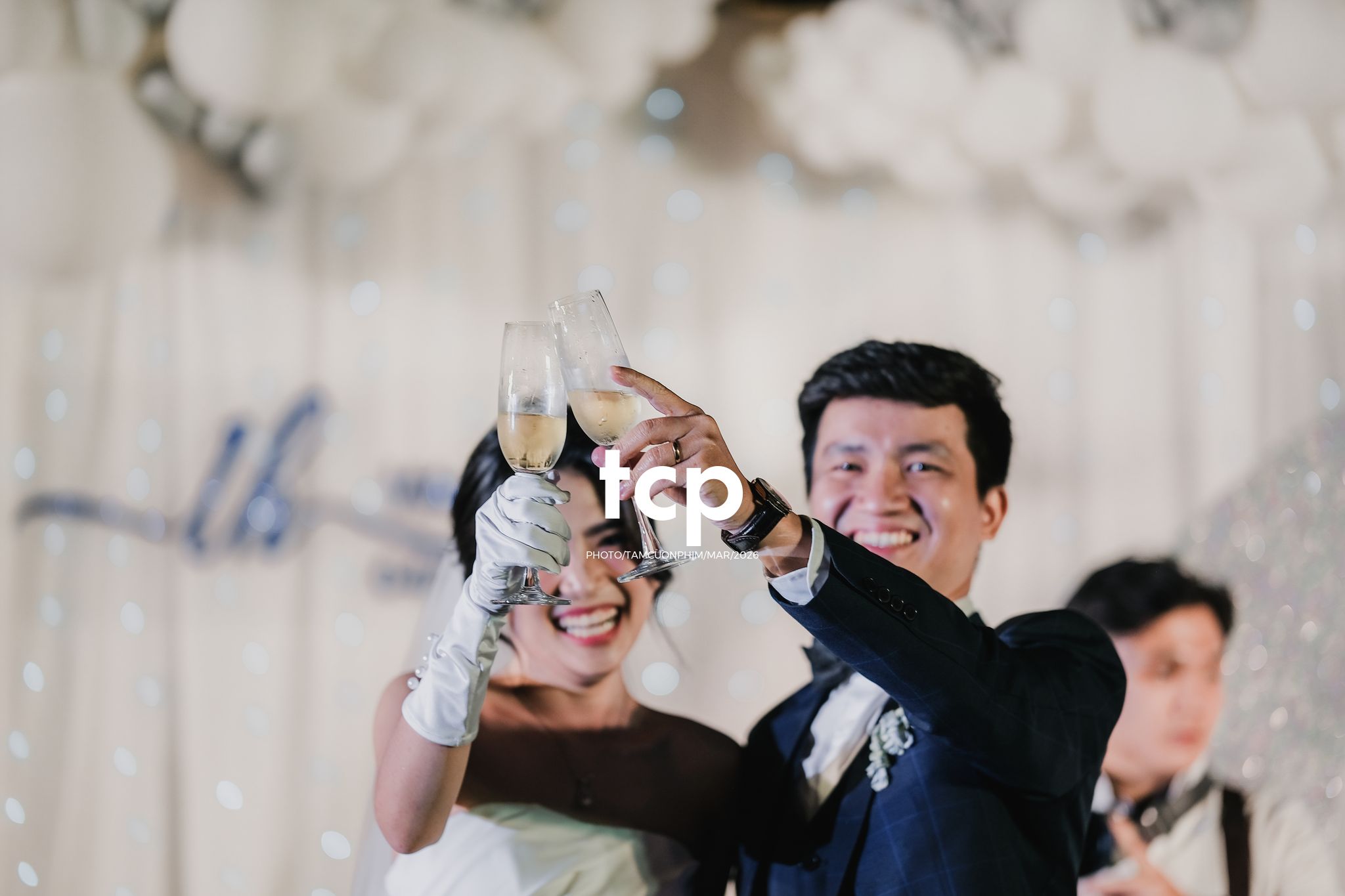 Tám Cuộn Phim - Ai mà chẳng thấy rung động trước những nụ cười hạnh phúc trong ngày trọng đại nhất đời mình chứ?