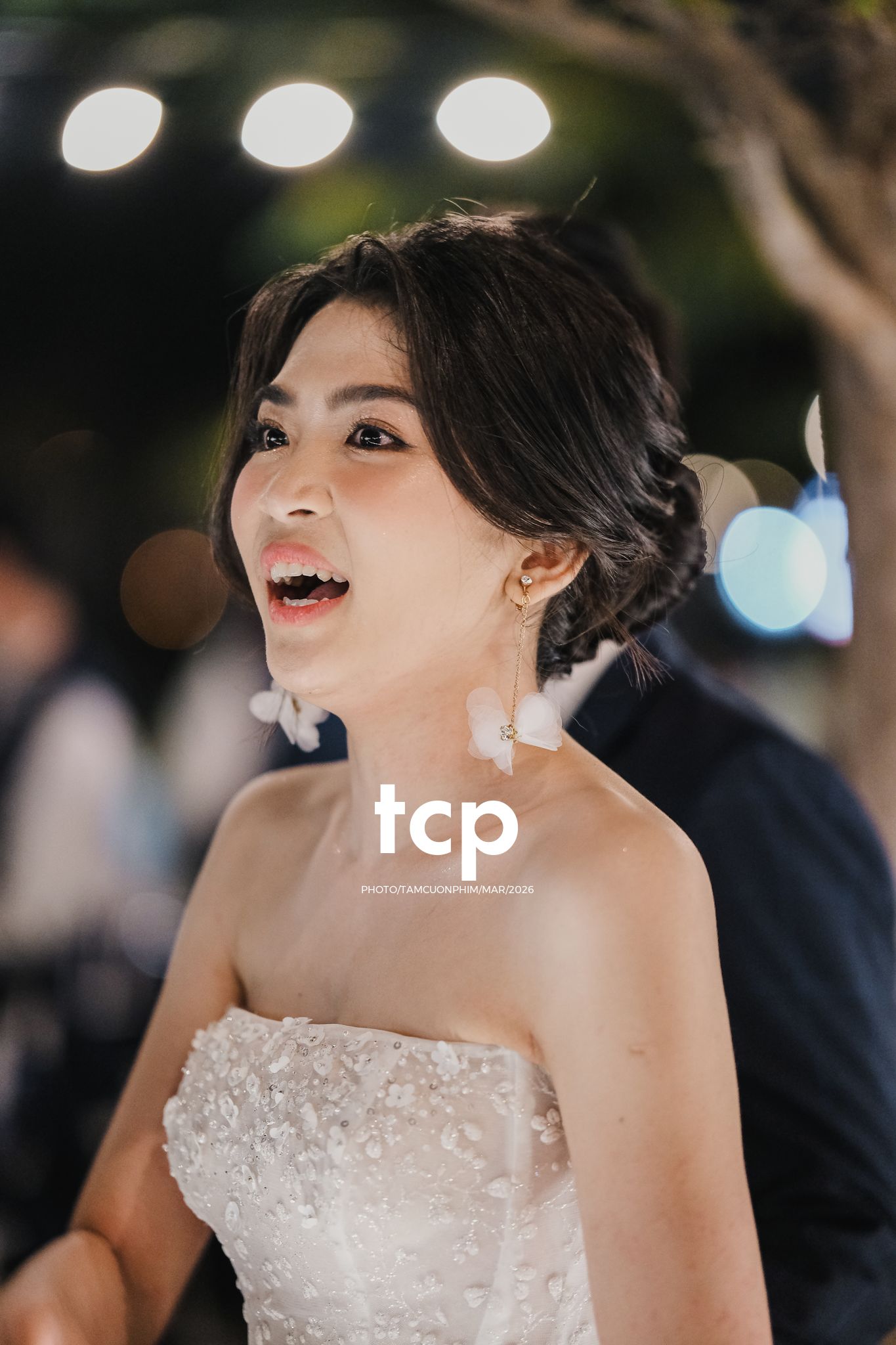 Tám Cuộn Phim - Ai mà chẳng thấy rung động trước những nụ cười hạnh phúc trong ngày trọng đại nhất đời mình chứ?